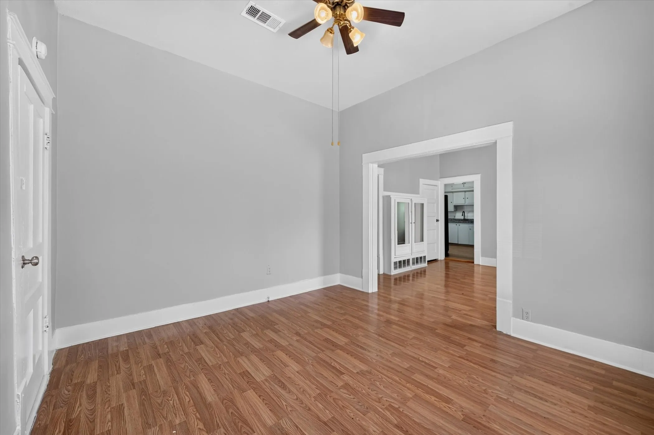 Duplex For Rent in Grayson County , 419 N Grand Avenue B, Sherman, Texas 75090, 2 Bedroom, 1 Bathroom, Garage spaces, 879 Sqft, built in 1950, mls#21378291, Real Estate Agent in Sherman, Homes For Rent in Grayson county, Homes For Rent in Sherman, Realtor in Sherman Texas, Real Estate Brokerage Independent Realty Texas, Luminita Cordes Realtor