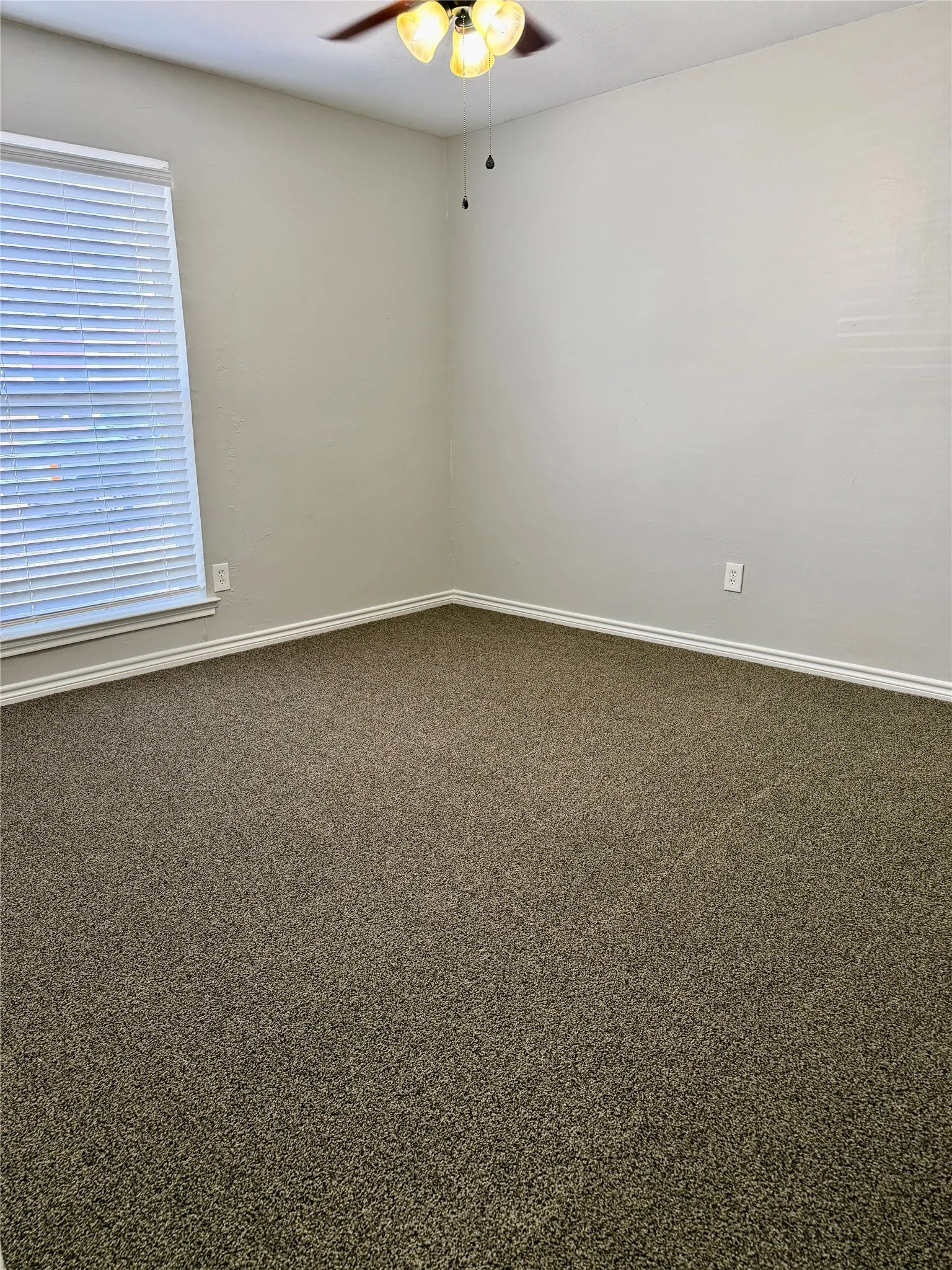 Single Family Residence For Rent in Denton County , 5312 Queens Court, Lake Dallas, Texas 75065, 3 Bedroom, 2 Bathroom, 1 Garage spaces, 1,173 Sqft, built in 1978, mls#21377801, Real Estate Agent in Lake Dallas, Homes For Rent in Denton county, Homes For Rent in Lake Dallas, Realtor in Lake Dallas Texas, Real Estate Brokerage Independent Realty Texas, Luminita Cordes Realtor