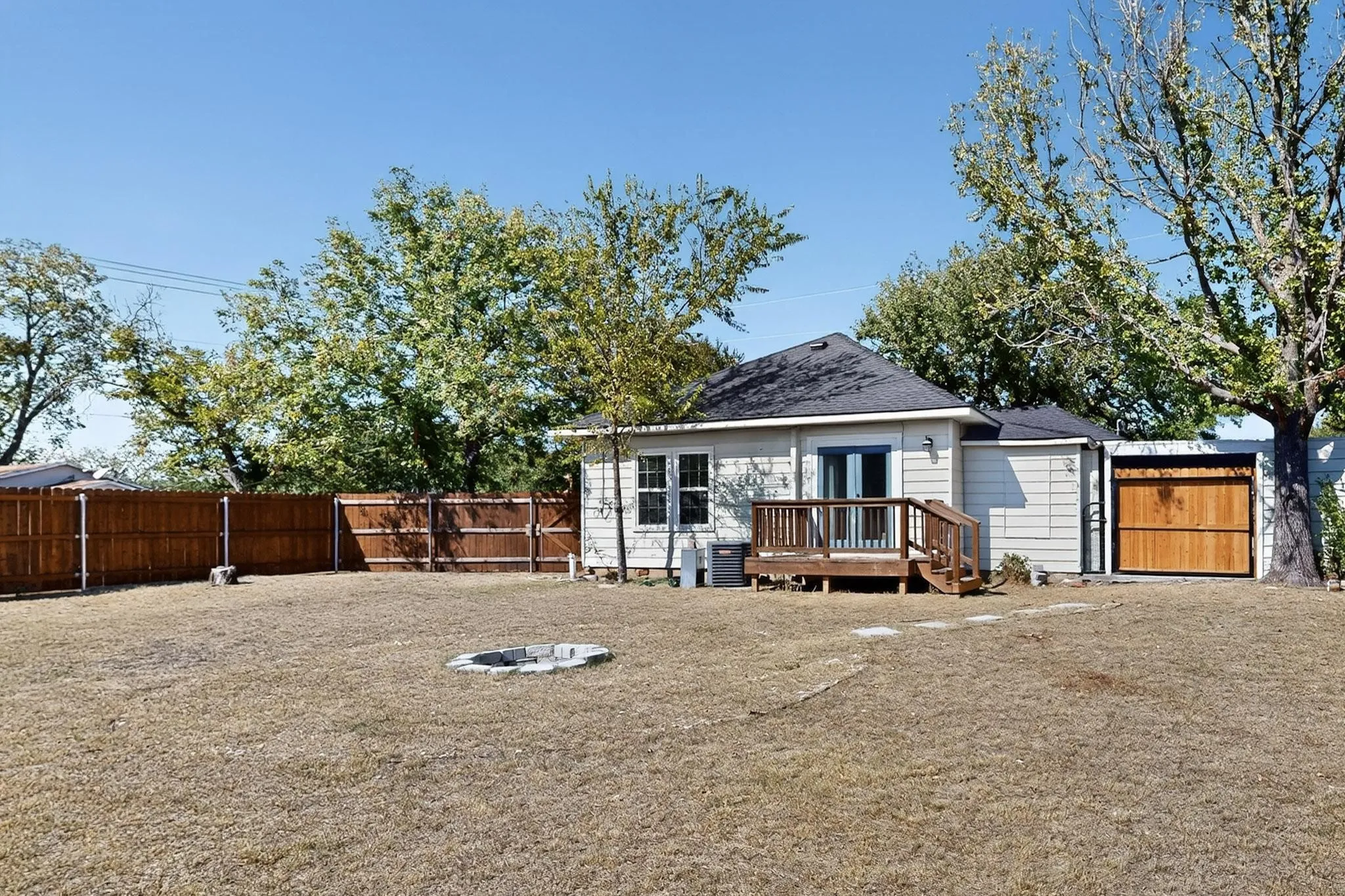 Single Family Residence For Sale in Parker County , 1116 Franklin Street, Weatherford, Texas 76086, 2 Bedroom, 2 Bathroom, Garage spaces, 1,062 Sqft, built in 0, mls#21377313, Real Estate Agent in Weatherford, Homes For Sale in Parker county, Homes For Sale in Weatherford, Realtor in Weatherford Texas, Real Estate Brokerage Independent Realty Texas, Luminita Cordes Realtor