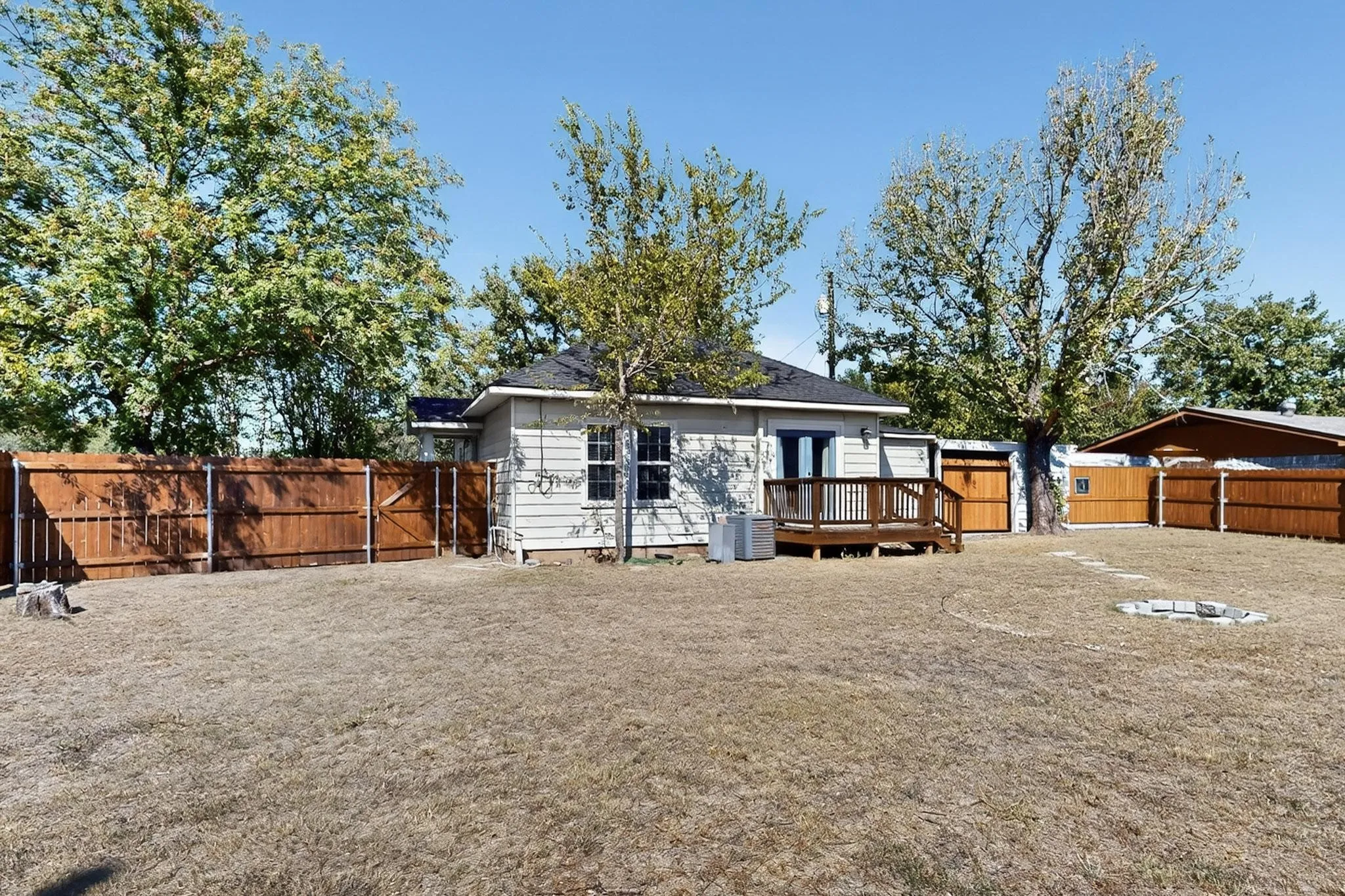 Single Family Residence For Sale in Parker County , 1116 Franklin Street, Weatherford, Texas 76086, 2 Bedroom, 2 Bathroom, Garage spaces, 1,062 Sqft, built in 0, mls#21377313, Real Estate Agent in Weatherford, Homes For Sale in Parker county, Homes For Sale in Weatherford, Realtor in Weatherford Texas, Real Estate Brokerage Independent Realty Texas, Luminita Cordes Realtor