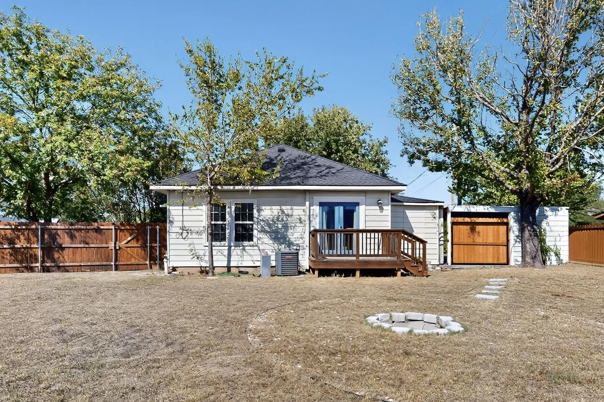 Single Family Residence For Sale in Parker County , 1116 Franklin Street, Weatherford, Texas 76086, 2 Bedroom, 2 Bathroom, Garage spaces, 1,062 Sqft, built in 0, mls#21377313, Real Estate Agent in Weatherford, Homes For Sale in Parker county, Homes For Sale in Weatherford, Realtor in Weatherford Texas, Real Estate Brokerage Independent Realty Texas, Luminita Cordes Realtor