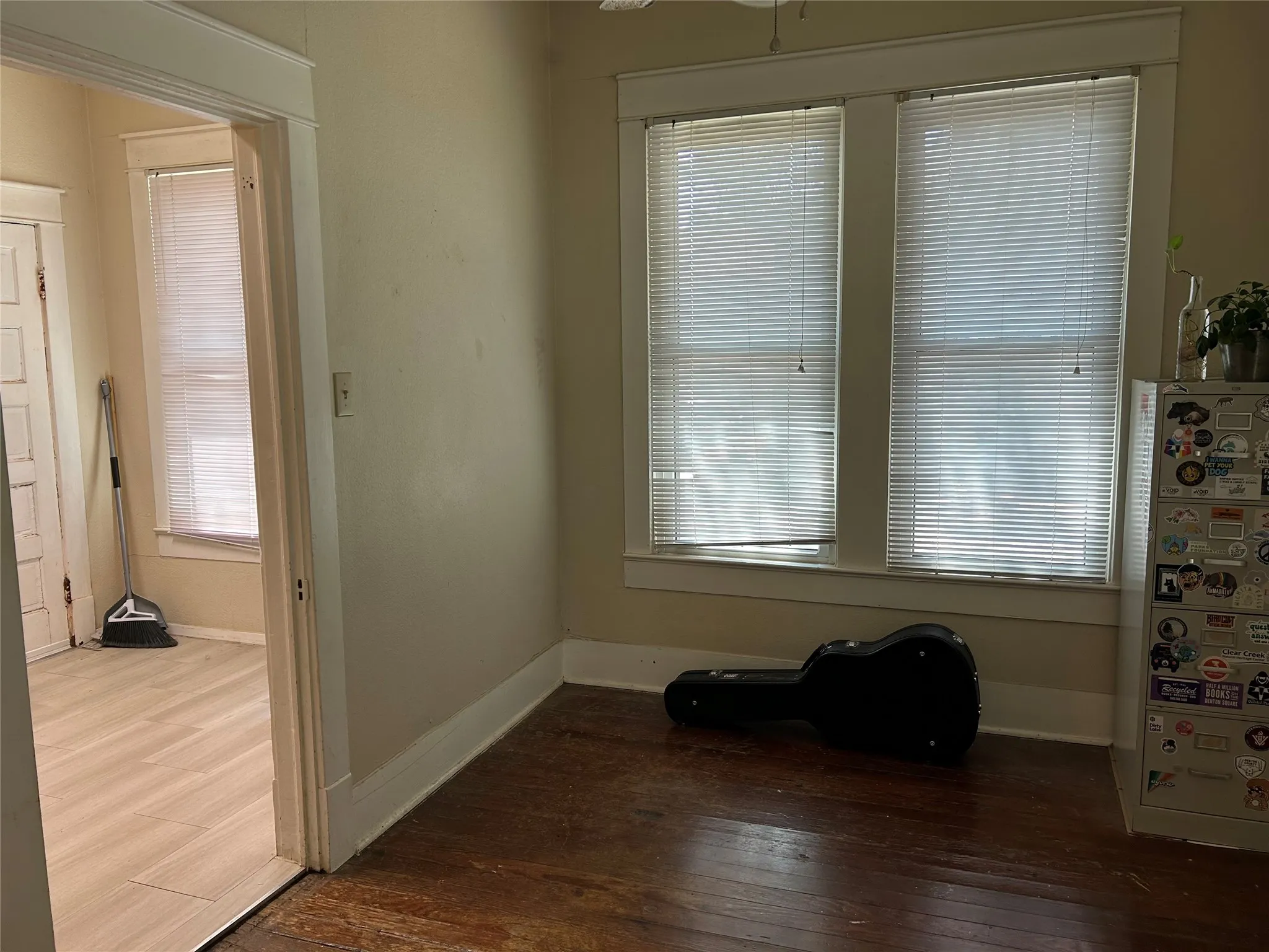 Apartment For Rent in Denton County , 715 W hickory Street A2, Denton, Texas 76201, 1 Bedroom, 1 Bathroom, Garage spaces, 708 Sqft, built in 1920, mls#21373784, Real Estate Agent in Denton, Homes For Rent in Denton county, Homes For Rent in Denton, Realtor in Denton Texas, Real Estate Brokerage Independent Realty Texas, Luminita Cordes Realtor