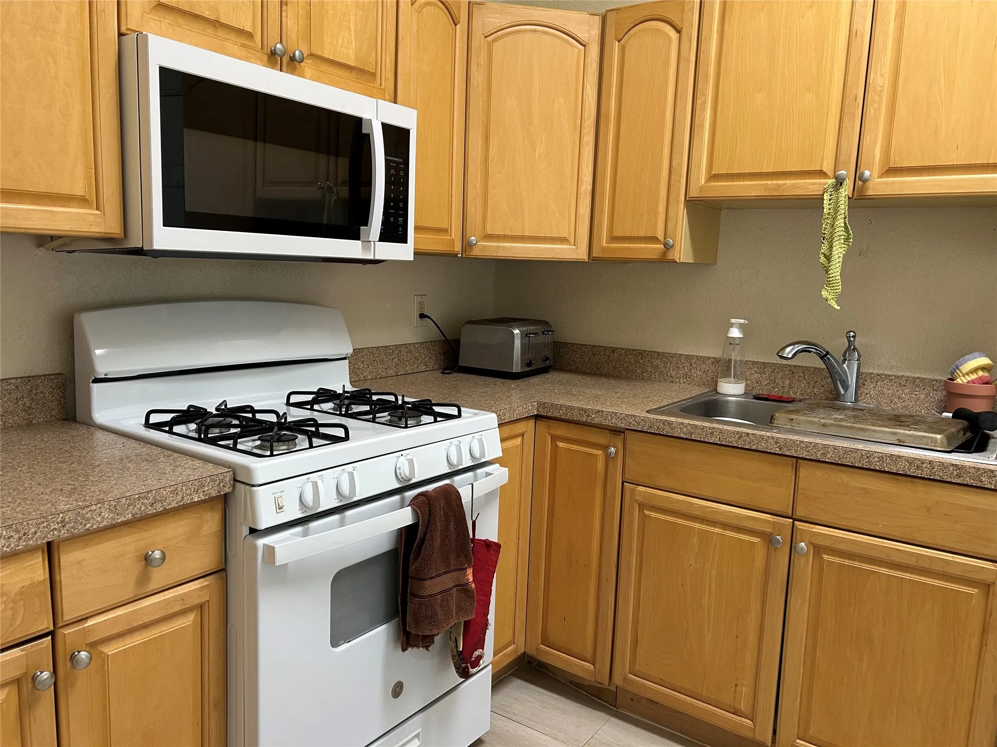 Apartment For Rent in Denton County , 715 W hickory Street A2, Denton, Texas 76201, 1 Bedroom, 1 Bathroom, Garage spaces, 708 Sqft, built in 1920, mls#21373784, Real Estate Agent in Denton, Homes For Rent in Denton county, Homes For Rent in Denton, Realtor in Denton Texas, Real Estate Brokerage Independent Realty Texas, Luminita Cordes Realtor