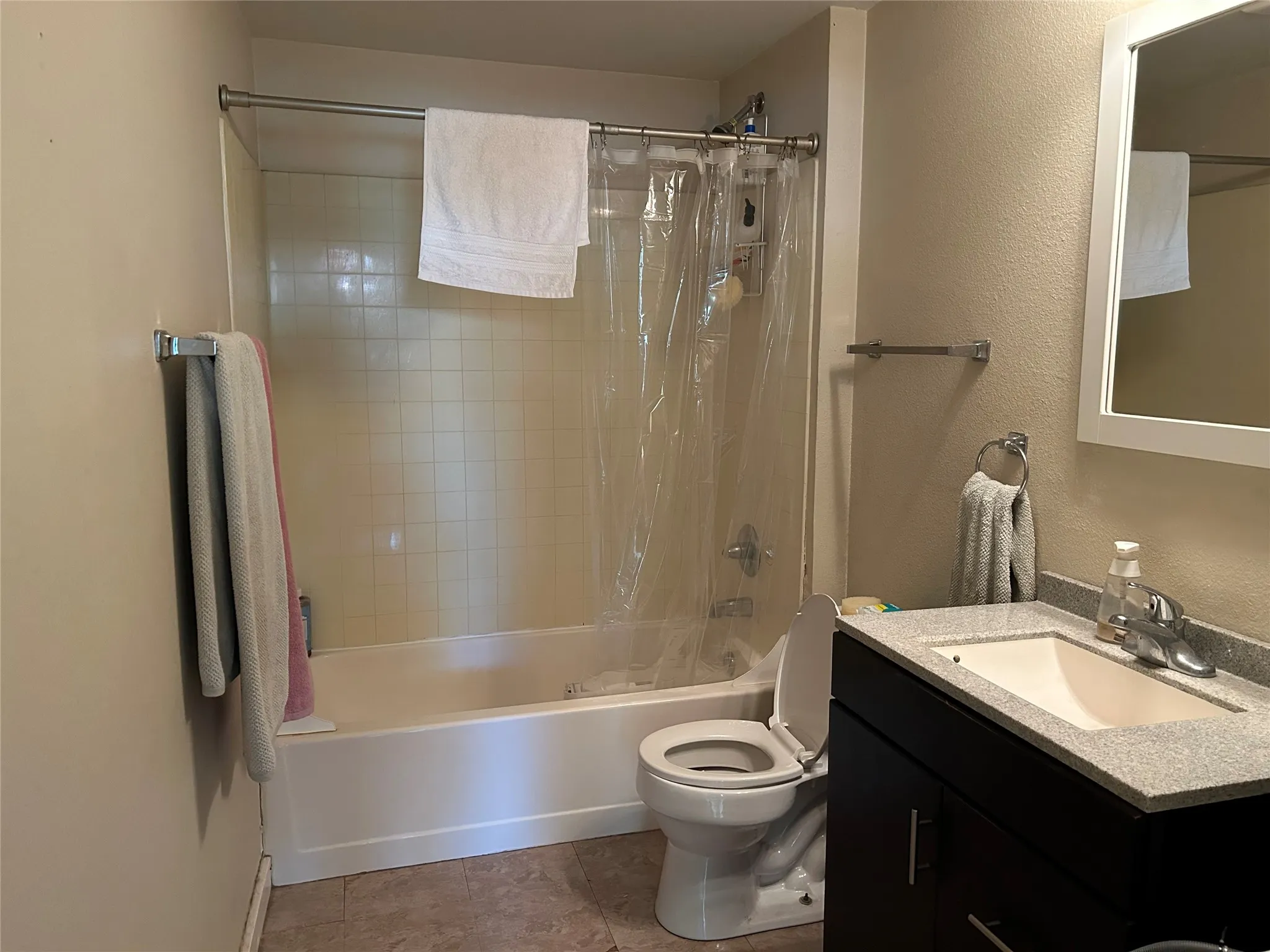 Apartment For Rent in Denton County , 715 W hickory Street A2, Denton, Texas 76201, 1 Bedroom, 1 Bathroom, Garage spaces, 708 Sqft, built in 1920, mls#21373784, Real Estate Agent in Denton, Homes For Rent in Denton county, Homes For Rent in Denton, Realtor in Denton Texas, Real Estate Brokerage Independent Realty Texas, Luminita Cordes Realtor