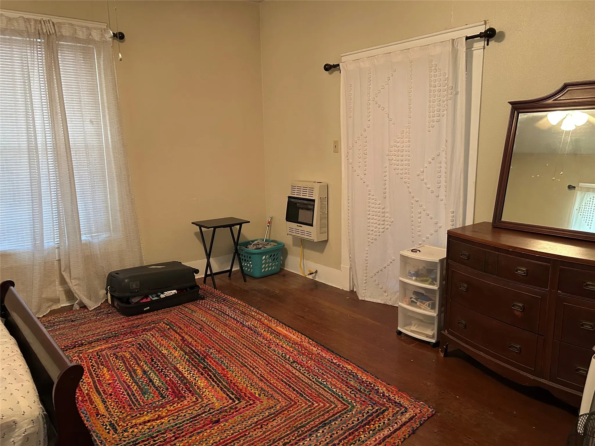 Apartment For Rent in Denton County , 715 W hickory Street A2, Denton, Texas 76201, 1 Bedroom, 1 Bathroom, Garage spaces, 708 Sqft, built in 1920, mls#21373784, Real Estate Agent in Denton, Homes For Rent in Denton county, Homes For Rent in Denton, Realtor in Denton Texas, Real Estate Brokerage Independent Realty Texas, Luminita Cordes Realtor