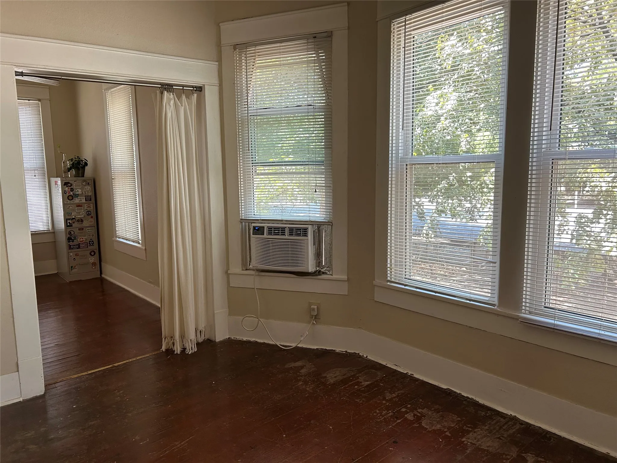 Apartment For Rent in Denton County , 715 W hickory Street A2, Denton, Texas 76201, 1 Bedroom, 1 Bathroom, Garage spaces, 708 Sqft, built in 1920, mls#21373784, Real Estate Agent in Denton, Homes For Rent in Denton county, Homes For Rent in Denton, Realtor in Denton Texas, Real Estate Brokerage Independent Realty Texas, Luminita Cordes Realtor