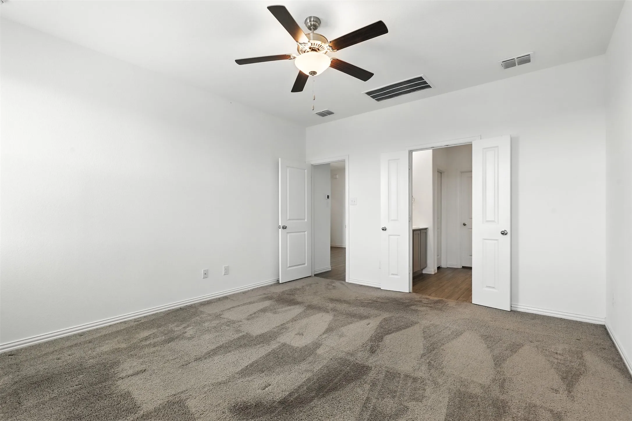 Single Family Residence For Rent in Tarrant County , 6924 Waterloo Lane, Fort Worth, Texas 76179, 3 Bedroom, 2 Bathroom, 2 Garage spaces, 1,597 Sqft, built in 2021, mls#21378294, Real Estate Agent in Fort Worth, Homes For Rent in Tarrant county, Homes For Rent in Fort Worth, Realtor in Fort Worth Texas, Real Estate Brokerage Independent Realty Texas, Luminita Cordes Realtor
