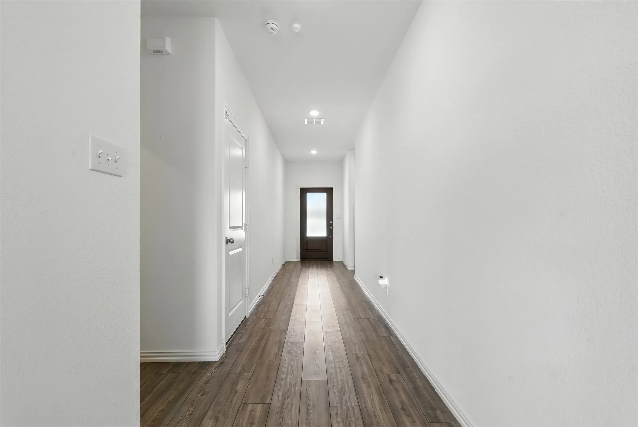 Single Family Residence For Rent in Tarrant County , 6924 Waterloo Lane, Fort Worth, Texas 76179, 3 Bedroom, 2 Bathroom, 2 Garage spaces, 1,597 Sqft, built in 2021, mls#21378294, Real Estate Agent in Fort Worth, Homes For Rent in Tarrant county, Homes For Rent in Fort Worth, Realtor in Fort Worth Texas, Real Estate Brokerage Independent Realty Texas, Luminita Cordes Realtor