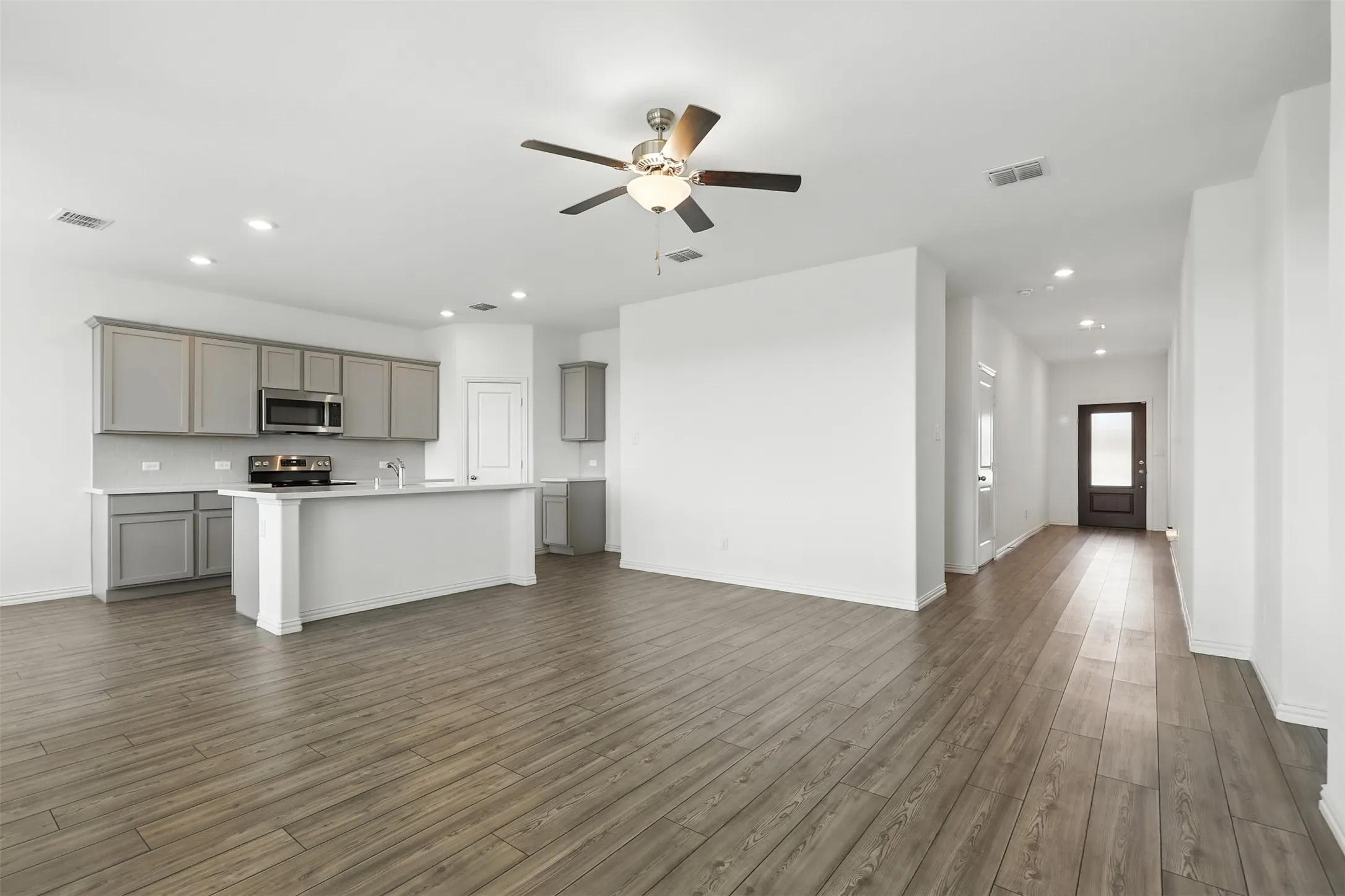 Single Family Residence For Rent in Tarrant County , 6924 Waterloo Lane, Fort Worth, Texas 76179, 3 Bedroom, 2 Bathroom, 2 Garage spaces, 1,597 Sqft, built in 2021, mls#21378294, Real Estate Agent in Fort Worth, Homes For Rent in Tarrant county, Homes For Rent in Fort Worth, Realtor in Fort Worth Texas, Real Estate Brokerage Independent Realty Texas, Luminita Cordes Realtor