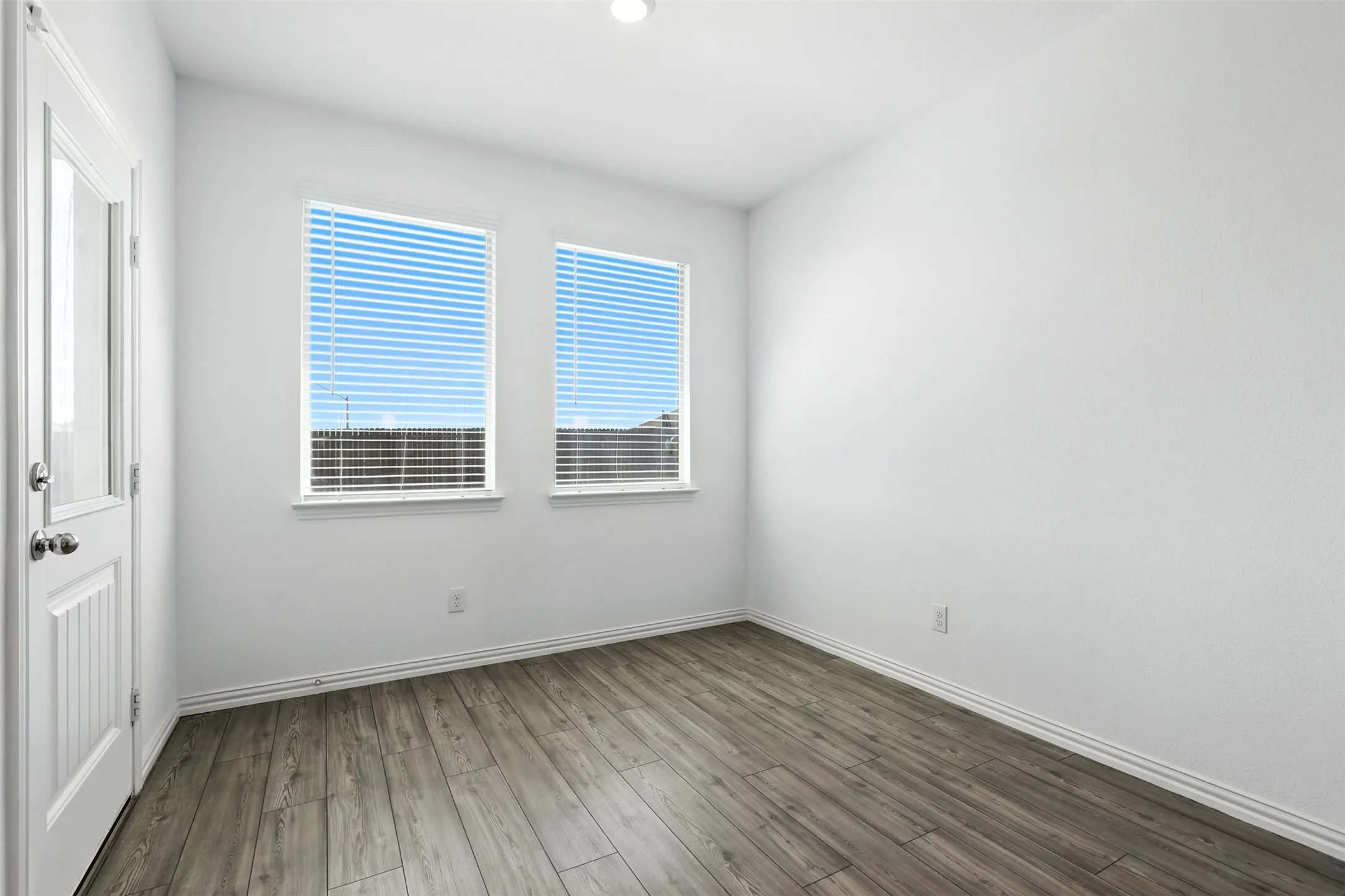 Single Family Residence For Rent in Tarrant County , 6924 Waterloo Lane, Fort Worth, Texas 76179, 3 Bedroom, 2 Bathroom, 2 Garage spaces, 1,597 Sqft, built in 2021, mls#21378294, Real Estate Agent in Fort Worth, Homes For Rent in Tarrant county, Homes For Rent in Fort Worth, Realtor in Fort Worth Texas, Real Estate Brokerage Independent Realty Texas, Luminita Cordes Realtor