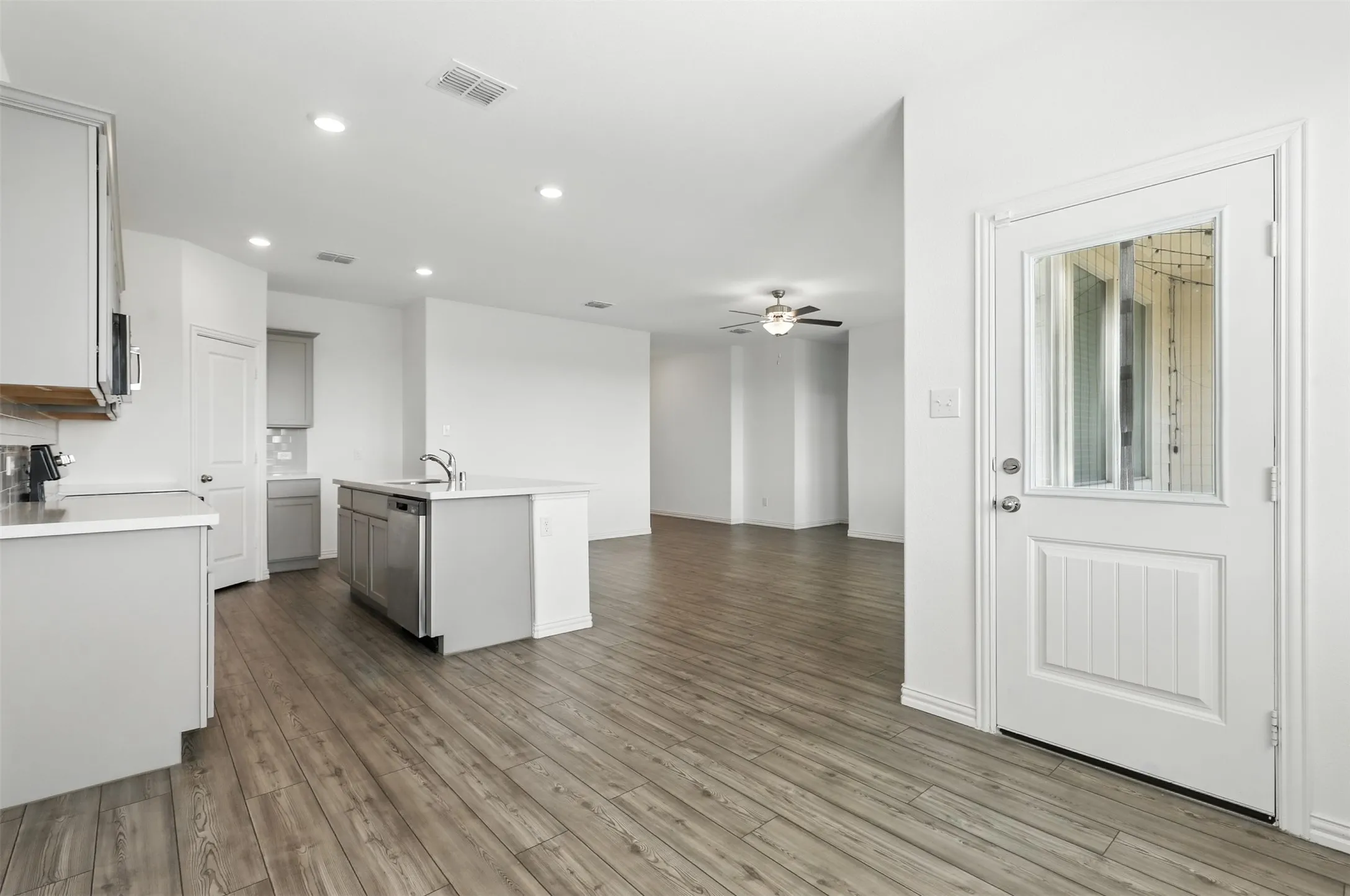 Single Family Residence For Rent in Tarrant County , 6924 Waterloo Lane, Fort Worth, Texas 76179, 3 Bedroom, 2 Bathroom, 2 Garage spaces, 1,597 Sqft, built in 2021, mls#21378294, Real Estate Agent in Fort Worth, Homes For Rent in Tarrant county, Homes For Rent in Fort Worth, Realtor in Fort Worth Texas, Real Estate Brokerage Independent Realty Texas, Luminita Cordes Realtor