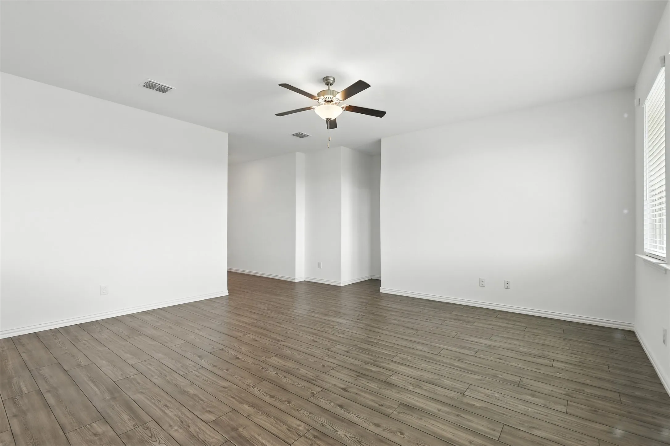 Single Family Residence For Rent in Tarrant County , 6924 Waterloo Lane, Fort Worth, Texas 76179, 3 Bedroom, 2 Bathroom, 2 Garage spaces, 1,597 Sqft, built in 2021, mls#21378294, Real Estate Agent in Fort Worth, Homes For Rent in Tarrant county, Homes For Rent in Fort Worth, Realtor in Fort Worth Texas, Real Estate Brokerage Independent Realty Texas, Luminita Cordes Realtor
