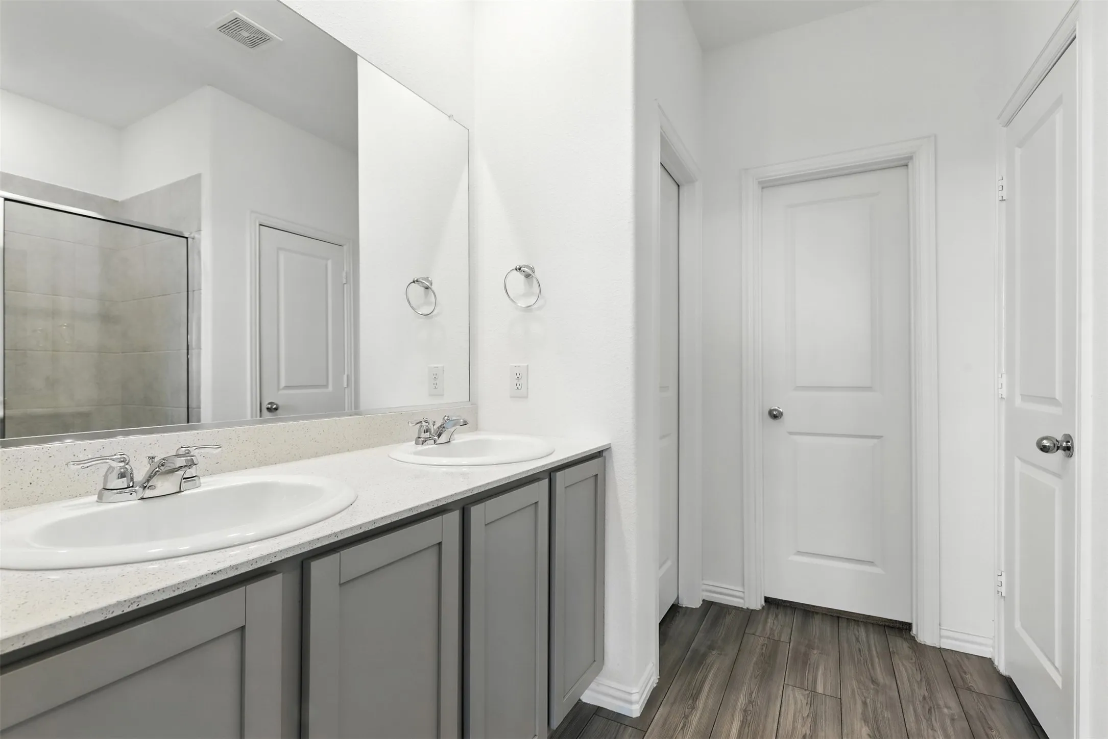Single Family Residence For Rent in Tarrant County , 6924 Waterloo Lane, Fort Worth, Texas 76179, 3 Bedroom, 2 Bathroom, 2 Garage spaces, 1,597 Sqft, built in 2021, mls#21378294, Real Estate Agent in Fort Worth, Homes For Rent in Tarrant county, Homes For Rent in Fort Worth, Realtor in Fort Worth Texas, Real Estate Brokerage Independent Realty Texas, Luminita Cordes Realtor