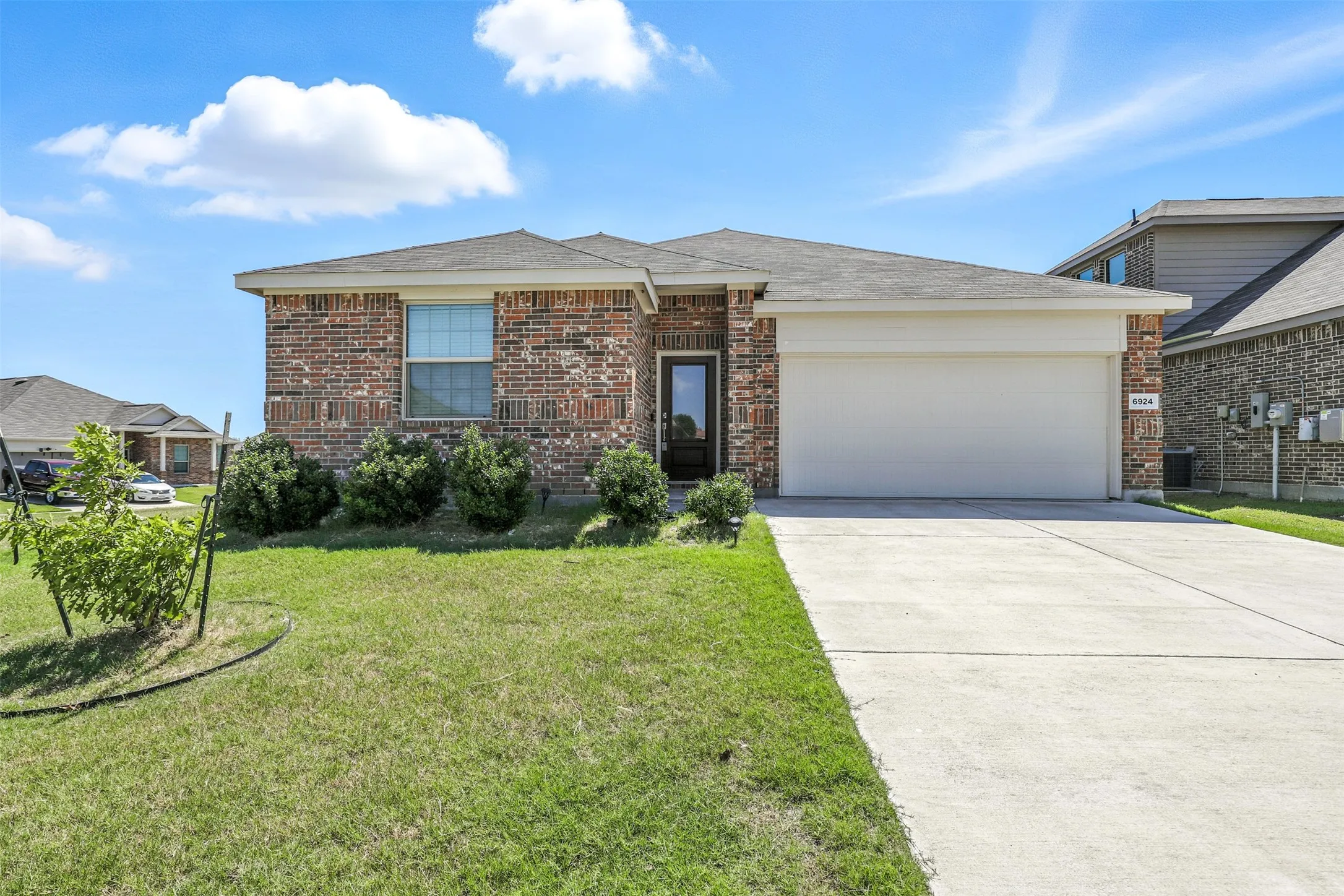 Single Family Residence For Rent in Tarrant County , 6924 Waterloo Lane, Fort Worth, Texas 76179, 3 Bedroom, 2 Bathroom, 2 Garage spaces, 1,597 Sqft, built in 2021, mls#21378294, Real Estate Agent in Fort Worth, Homes For Rent in Tarrant county, Homes For Rent in Fort Worth, Realtor in Fort Worth Texas, Real Estate Brokerage Independent Realty Texas, Luminita Cordes Realtor