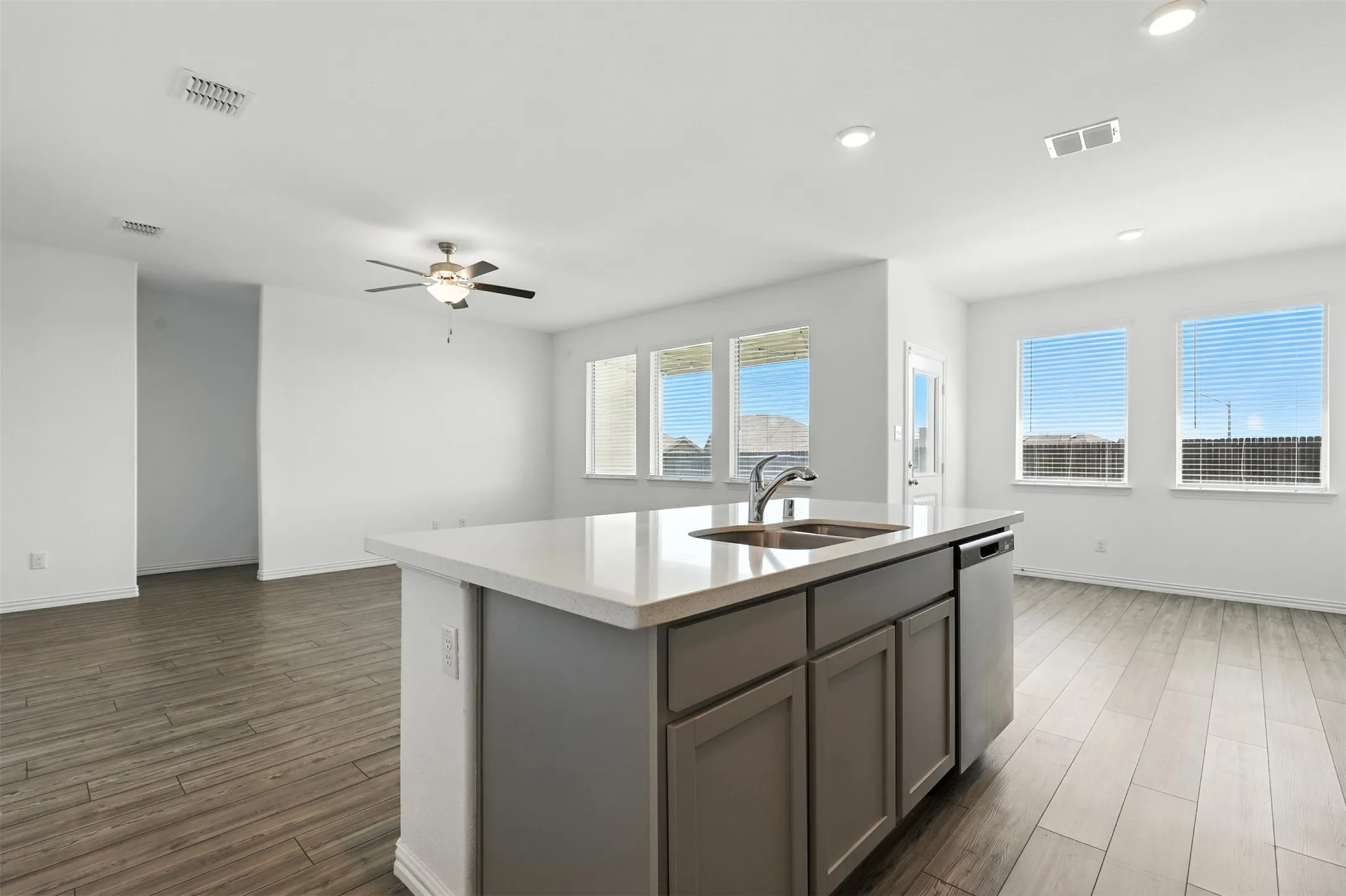 Single Family Residence For Rent in Tarrant County , 6924 Waterloo Lane, Fort Worth, Texas 76179, 3 Bedroom, 2 Bathroom, 2 Garage spaces, 1,597 Sqft, built in 2021, mls#21378294, Real Estate Agent in Fort Worth, Homes For Rent in Tarrant county, Homes For Rent in Fort Worth, Realtor in Fort Worth Texas, Real Estate Brokerage Independent Realty Texas, Luminita Cordes Realtor