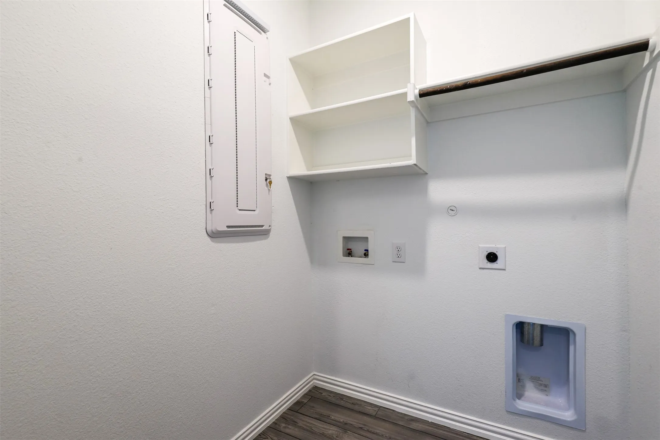 Single Family Residence For Rent in Tarrant County , 6924 Waterloo Lane, Fort Worth, Texas 76179, 3 Bedroom, 2 Bathroom, 2 Garage spaces, 1,597 Sqft, built in 2021, mls#21378294, Real Estate Agent in Fort Worth, Homes For Rent in Tarrant county, Homes For Rent in Fort Worth, Realtor in Fort Worth Texas, Real Estate Brokerage Independent Realty Texas, Luminita Cordes Realtor