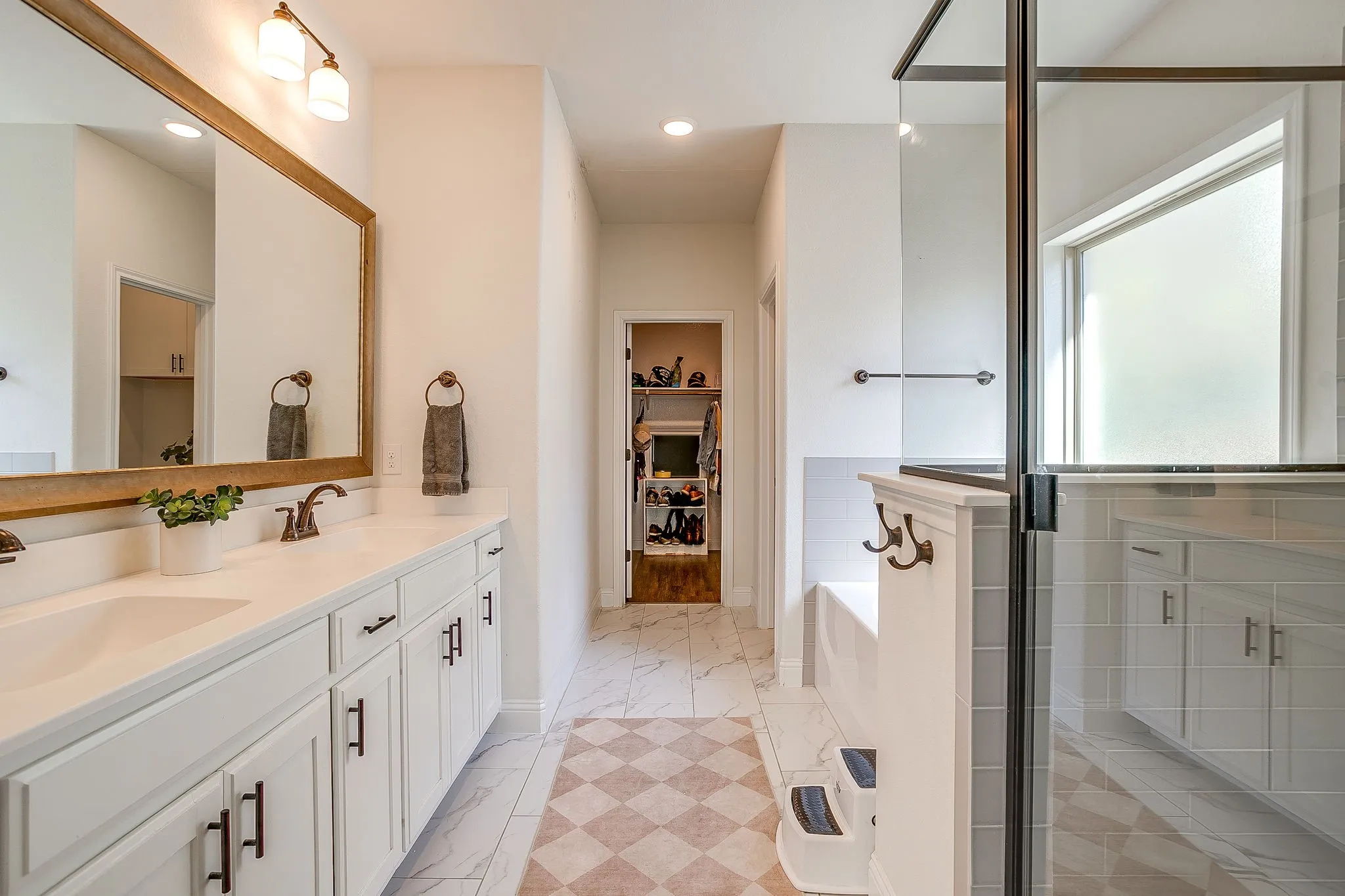 Single Family Residence For Sale in Tarrant County , 5200 Sonata Trail, Fort Worth, Texas 76126, 3 Bedroom, 3 Bathroom, 2 Garage spaces, 2,292 Sqft, built in 2019, mls#21378190, Real Estate Agent in Fort Worth, Homes For Sale in Tarrant county, Homes For Sale in Fort Worth, Realtor in Fort Worth Texas, Real Estate Brokerage Independent Realty Texas, Luminita Cordes Realtor