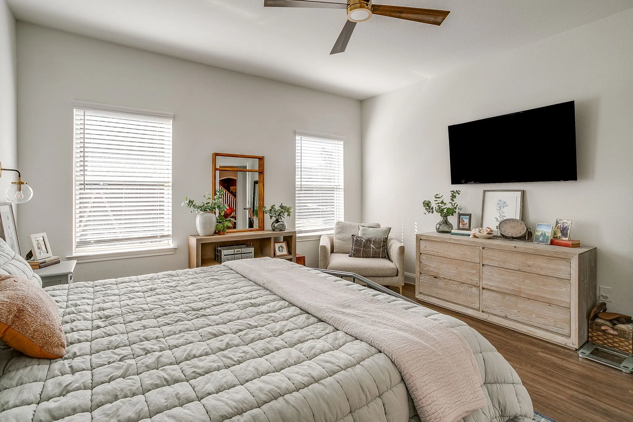Single Family Residence For Sale in Tarrant County , 5200 Sonata Trail, Fort Worth, Texas 76126, 3 Bedroom, 3 Bathroom, 2 Garage spaces, 2,292 Sqft, built in 2019, mls#21378190, Real Estate Agent in Fort Worth, Homes For Sale in Tarrant county, Homes For Sale in Fort Worth, Realtor in Fort Worth Texas, Real Estate Brokerage Independent Realty Texas, Luminita Cordes Realtor