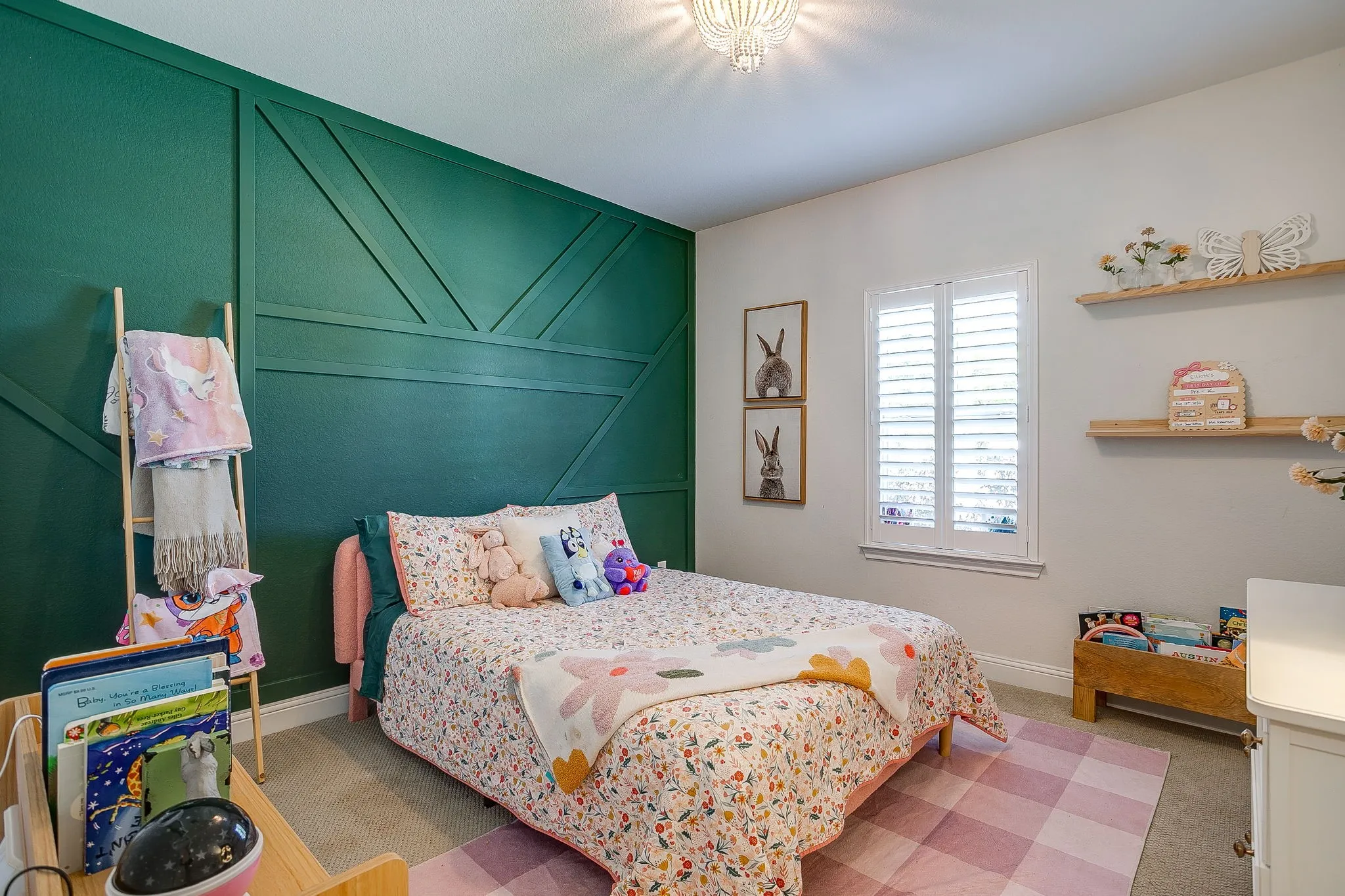 Single Family Residence For Sale in Tarrant County , 5200 Sonata Trail, Fort Worth, Texas 76126, 3 Bedroom, 3 Bathroom, 2 Garage spaces, 2,292 Sqft, built in 2019, mls#21378190, Real Estate Agent in Fort Worth, Homes For Sale in Tarrant county, Homes For Sale in Fort Worth, Realtor in Fort Worth Texas, Real Estate Brokerage Independent Realty Texas, Luminita Cordes Realtor