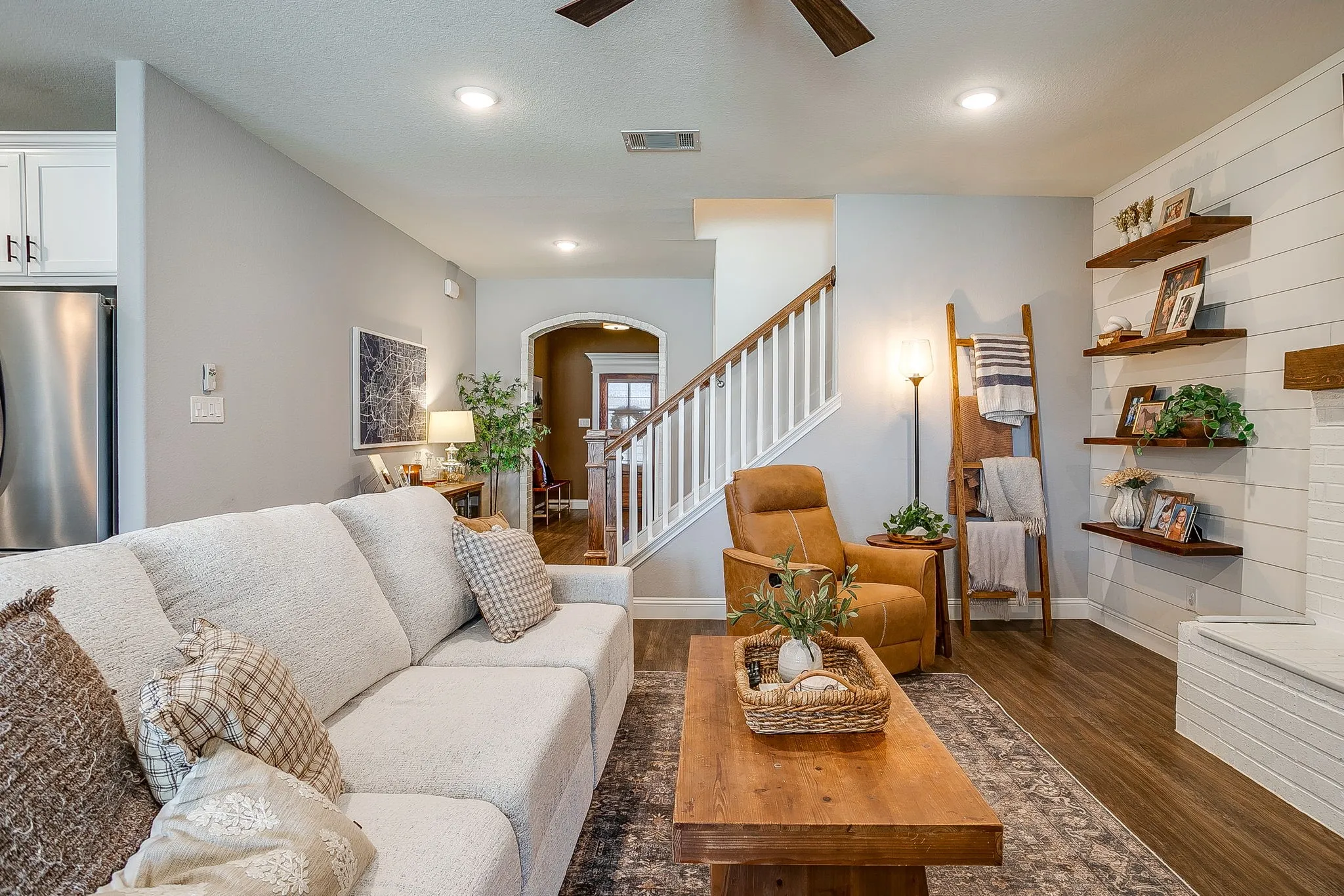 Single Family Residence For Sale in Tarrant County , 5200 Sonata Trail, Fort Worth, Texas 76126, 3 Bedroom, 3 Bathroom, 2 Garage spaces, 2,292 Sqft, built in 2019, mls#21378190, Real Estate Agent in Fort Worth, Homes For Sale in Tarrant county, Homes For Sale in Fort Worth, Realtor in Fort Worth Texas, Real Estate Brokerage Independent Realty Texas, Luminita Cordes Realtor