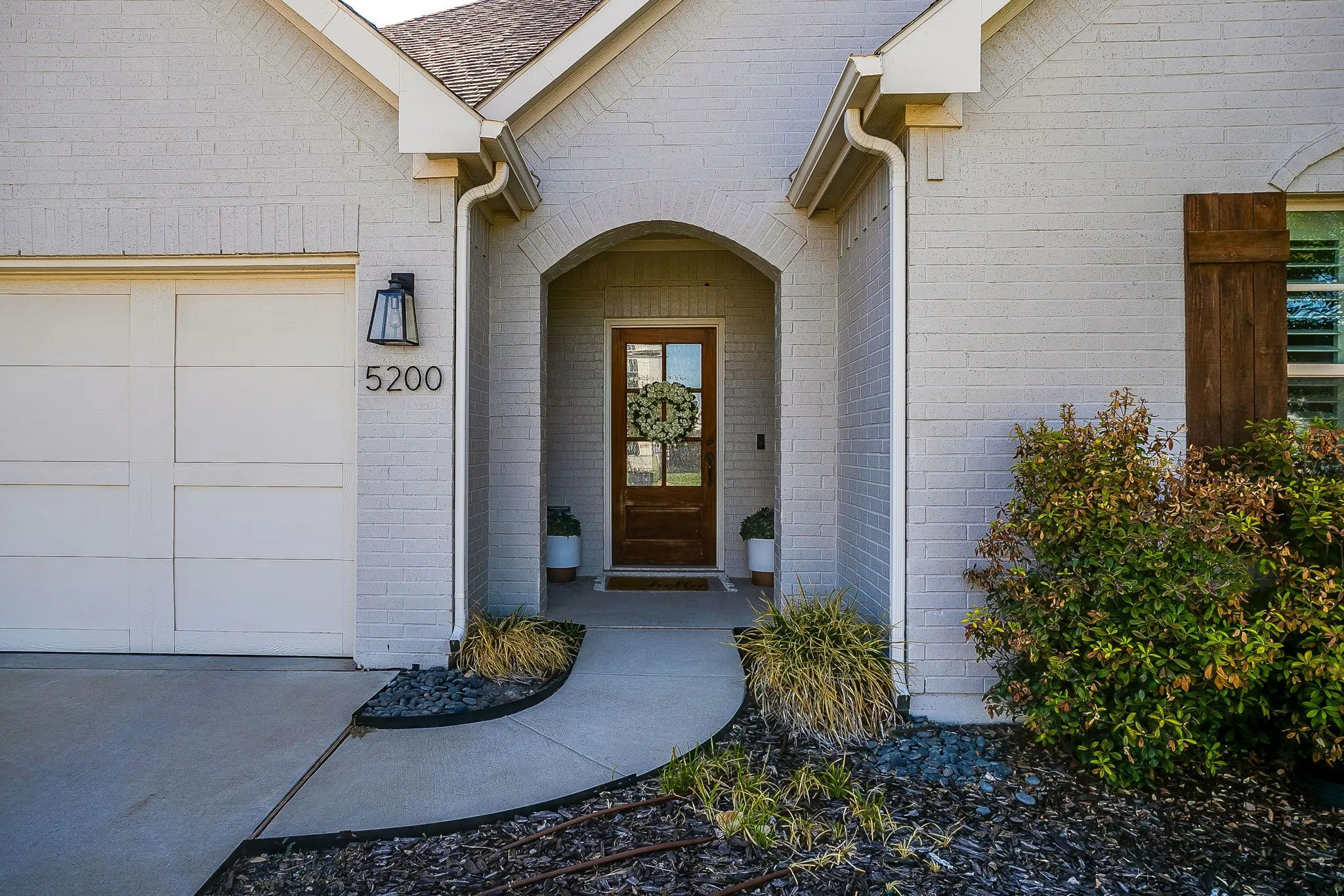 Single Family Residence For Sale in Tarrant County , 5200 Sonata Trail, Fort Worth, Texas 76126, 3 Bedroom, 3 Bathroom, 2 Garage spaces, 2,292 Sqft, built in 2019, mls#21378190, Real Estate Agent in Fort Worth, Homes For Sale in Tarrant county, Homes For Sale in Fort Worth, Realtor in Fort Worth Texas, Real Estate Brokerage Independent Realty Texas, Luminita Cordes Realtor
