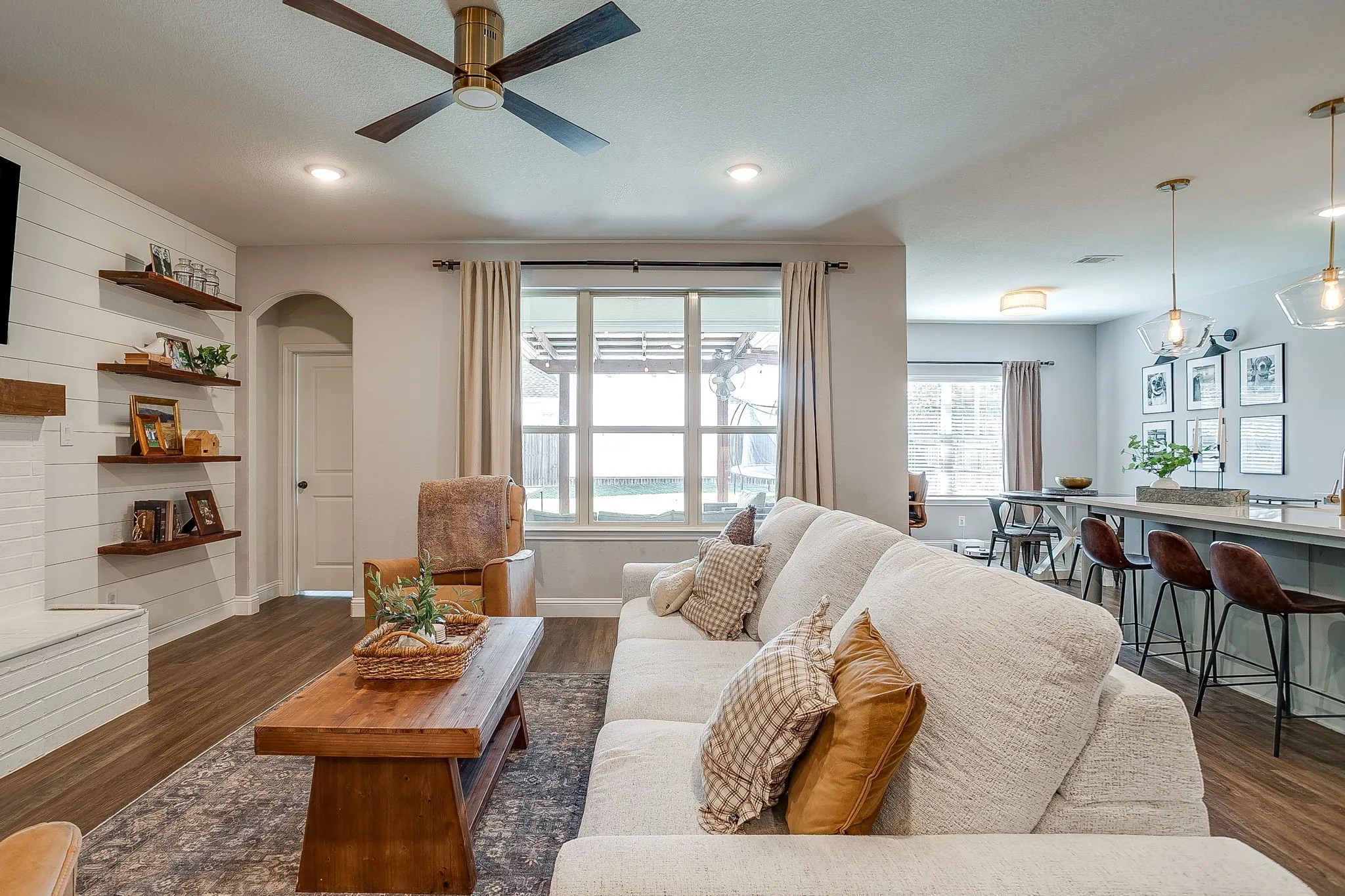 Single Family Residence For Sale in Tarrant County , 5200 Sonata Trail, Fort Worth, Texas 76126, 3 Bedroom, 3 Bathroom, 2 Garage spaces, 2,292 Sqft, built in 2019, mls#21378190, Real Estate Agent in Fort Worth, Homes For Sale in Tarrant county, Homes For Sale in Fort Worth, Realtor in Fort Worth Texas, Real Estate Brokerage Independent Realty Texas, Luminita Cordes Realtor