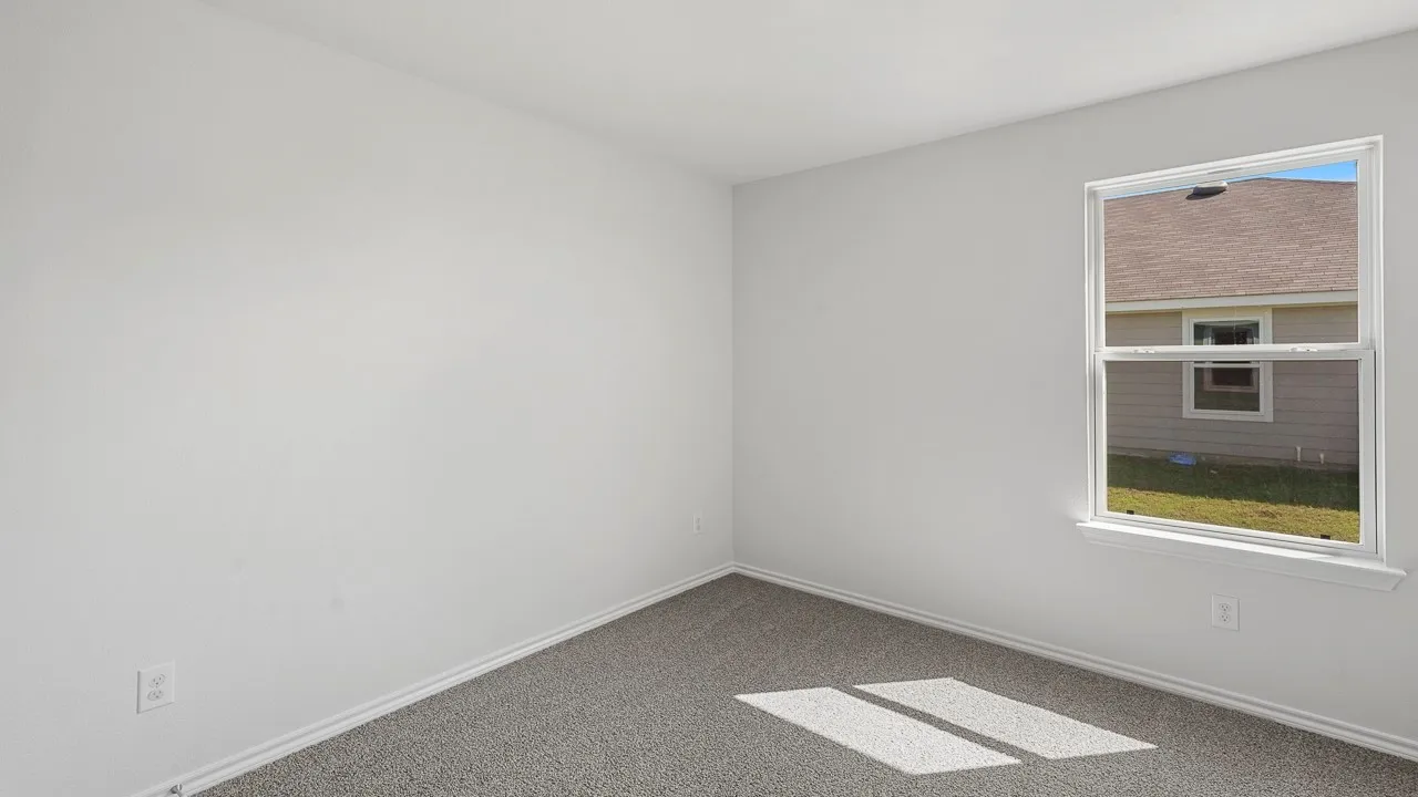 Neutral wall paint with carpet flooring