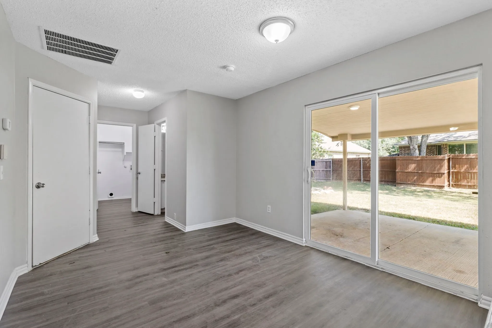Single Family Residence For Rent in Denton County , 3100 Spenrock Court, Denton, Texas 76210, 4 Bedroom, 3 Bathroom, 2 Garage spaces, 2,460 Sqft, built in 2000, mls#21378299, Real Estate Agent in Denton, Homes For Rent in Denton county, Homes For Rent in Denton, Realtor in Denton Texas, Real Estate Brokerage Independent Realty Texas, Luminita Cordes Realtor