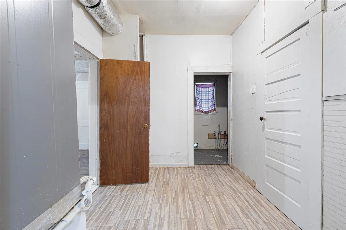 Single Family Residence For Sale in Navarro County , 212 W 3rd Street, Purdon, Texas 76679, 2 Bedroom, 1 Bathroom, Garage spaces, 938 Sqft, built in 1935, mls#21372925, Real Estate Agent in Purdon, Homes For Sale in Navarro county, Homes For Sale in Purdon, Realtor in Purdon Texas, Real Estate Brokerage Independent Realty Texas, Luminita Cordes Realtor
