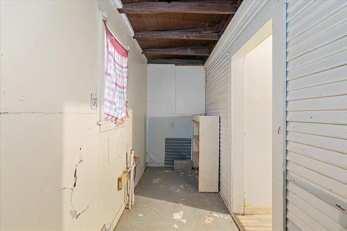 Single Family Residence For Sale in Navarro County , 212 W 3rd Street, Purdon, Texas 76679, 2 Bedroom, 1 Bathroom, Garage spaces, 938 Sqft, built in 1935, mls#21372925, Real Estate Agent in Purdon, Homes For Sale in Navarro county, Homes For Sale in Purdon, Realtor in Purdon Texas, Real Estate Brokerage Independent Realty Texas, Luminita Cordes Realtor