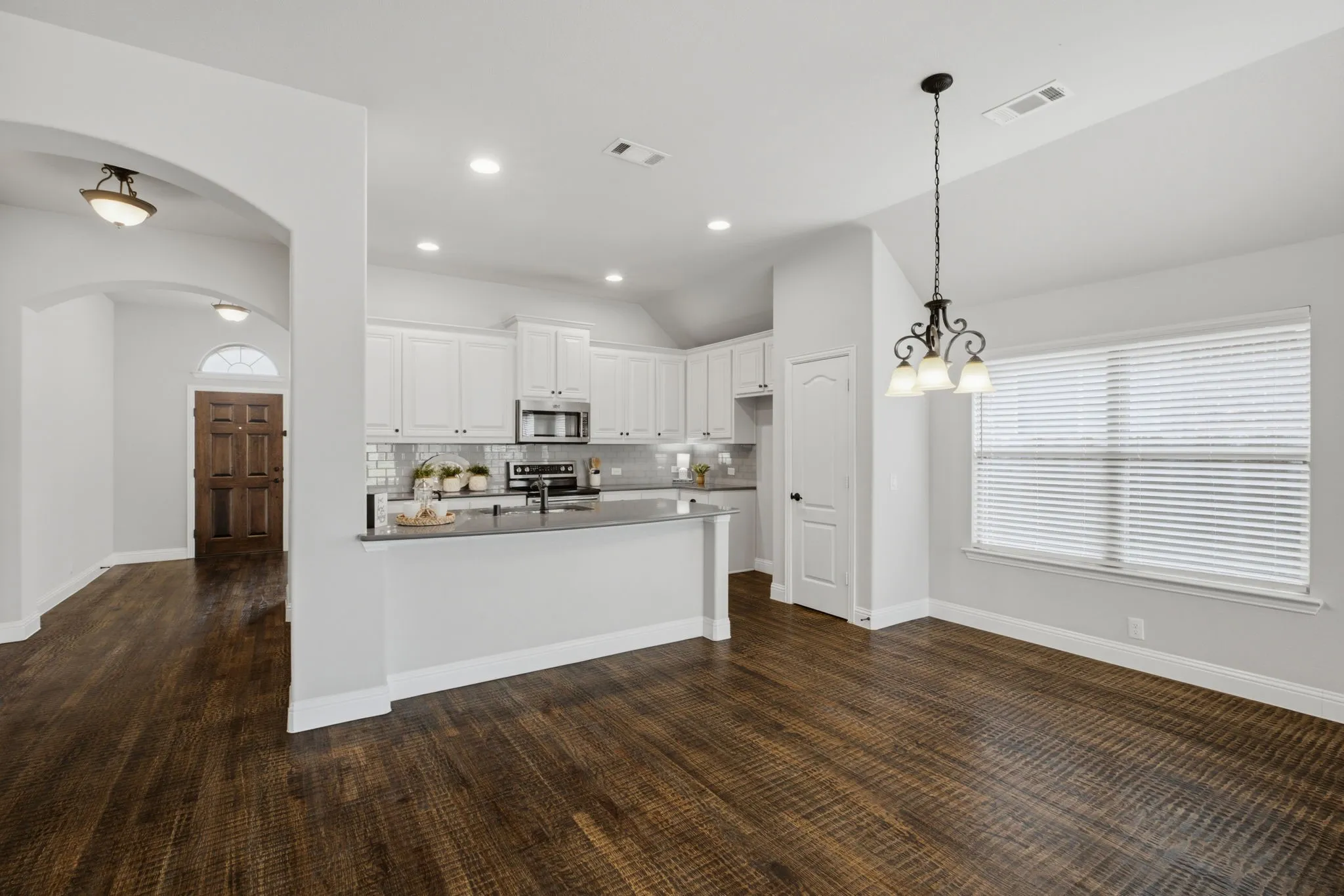 Single Family Residence For Rent in Collin County , 2115 Victoria Lane, Princeton, Texas 75407, 4 Bedroom, 2 Bathroom, 2 Garage spaces, 1,964 Sqft, built in 2019, mls#21377928, Real Estate Agent in Princeton, Homes For Rent in Collin county, Homes For Rent in Princeton, Realtor in Princeton Texas, Real Estate Brokerage Independent Realty Texas, Luminita Cordes Realtor