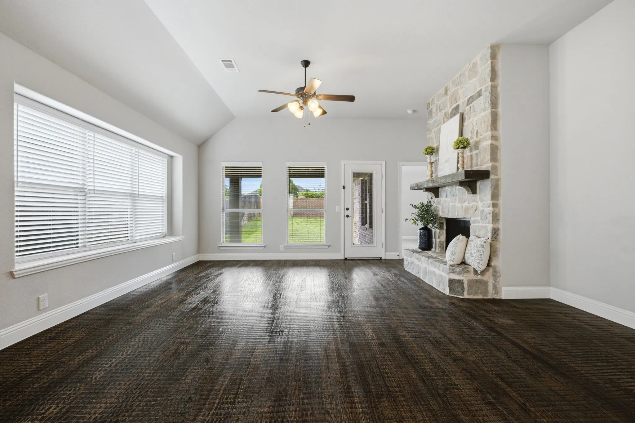 Single Family Residence For Rent in Collin County , 2115 Victoria Lane, Princeton, Texas 75407, 4 Bedroom, 2 Bathroom, 2 Garage spaces, 1,964 Sqft, built in 2019, mls#21377928, Real Estate Agent in Princeton, Homes For Rent in Collin county, Homes For Rent in Princeton, Realtor in Princeton Texas, Real Estate Brokerage Independent Realty Texas, Luminita Cordes Realtor
