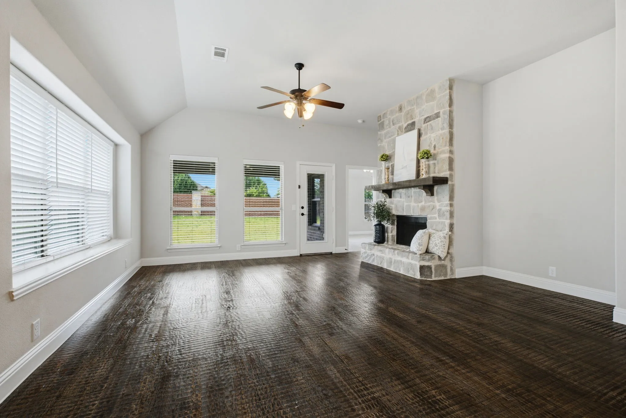 Single Family Residence For Rent in Collin County , 2115 Victoria Lane, Princeton, Texas 75407, 4 Bedroom, 2 Bathroom, 2 Garage spaces, 1,964 Sqft, built in 2019, mls#21377928, Real Estate Agent in Princeton, Homes For Rent in Collin county, Homes For Rent in Princeton, Realtor in Princeton Texas, Real Estate Brokerage Independent Realty Texas, Luminita Cordes Realtor