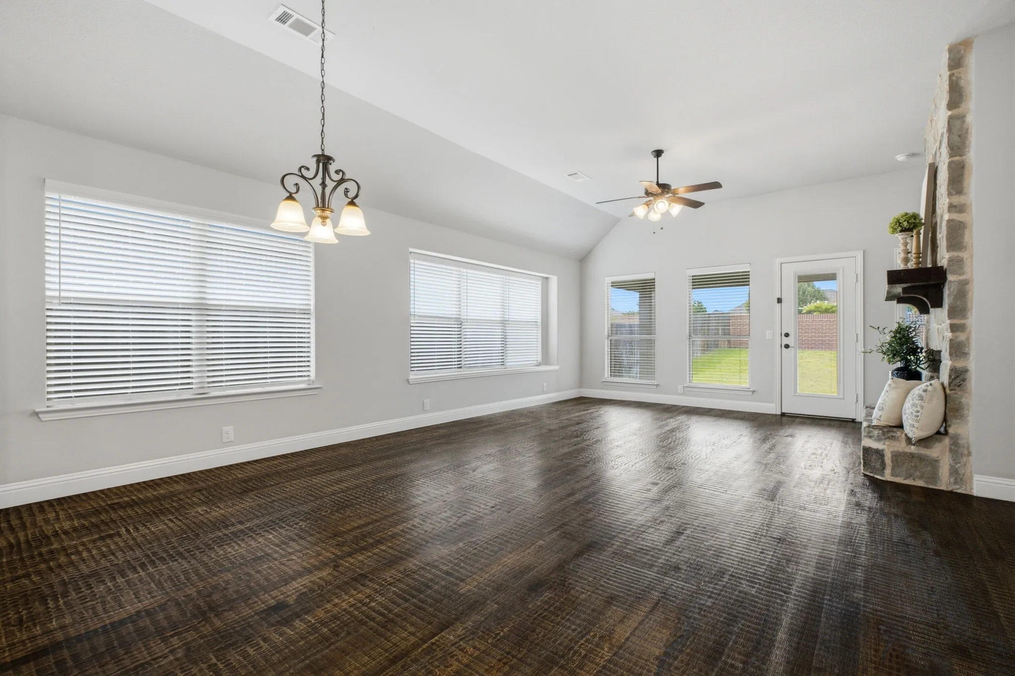 Single Family Residence For Rent in Collin County , 2115 Victoria Lane, Princeton, Texas 75407, 4 Bedroom, 2 Bathroom, 2 Garage spaces, 1,964 Sqft, built in 2019, mls#21377928, Real Estate Agent in Princeton, Homes For Rent in Collin county, Homes For Rent in Princeton, Realtor in Princeton Texas, Real Estate Brokerage Independent Realty Texas, Luminita Cordes Realtor