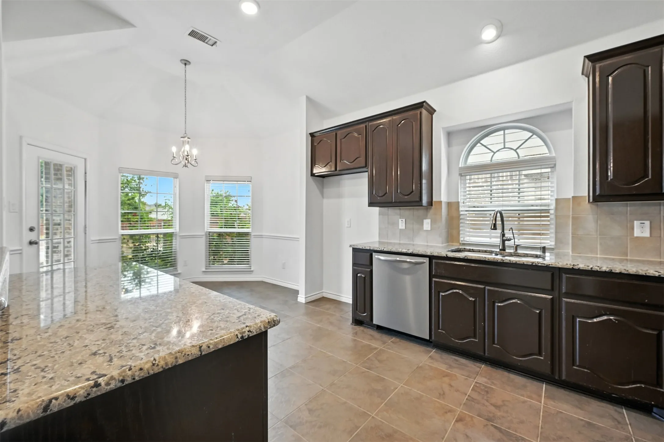 Single Family Residence For Rent in Tarrant County , 8549 Meadow Sweet Lane, Fort Worth, Texas 76123, 5 Bedroom, 3 Bathroom, 2 Garage spaces, 2,776 Sqft, built in 2011, mls#21378304, Real Estate Agent in Fort Worth, Homes For Rent in Tarrant county, Homes For Rent in Fort Worth, Realtor in Fort Worth Texas, Real Estate Brokerage Independent Realty Texas, Luminita Cordes Realtor