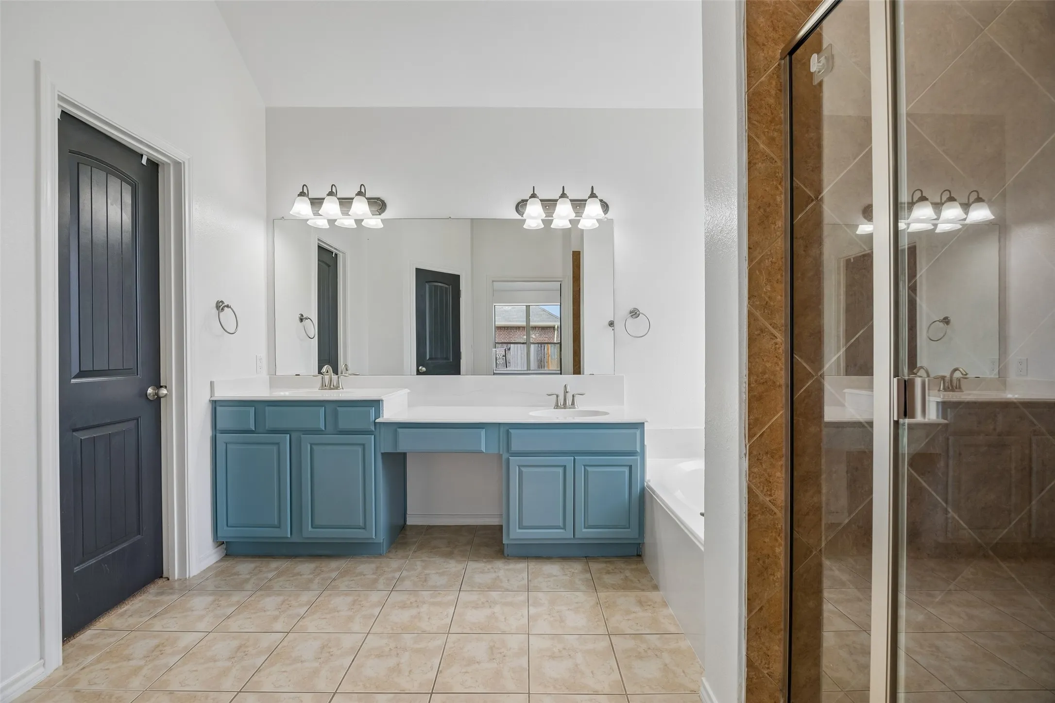 Single Family Residence For Sale in Denton County , 1121 Ponderosa Drive, Aubrey, Texas 76227, 3 Bedroom, 3 Bathroom, 2 Garage spaces, 2,326 Sqft, built in 2007, mls#21356696, Real Estate Agent in Aubrey, Homes For Sale in Denton county, Homes For Sale in Aubrey, Realtor in Aubrey Texas, Real Estate Brokerage Independent Realty Texas, Luminita Cordes Realtor