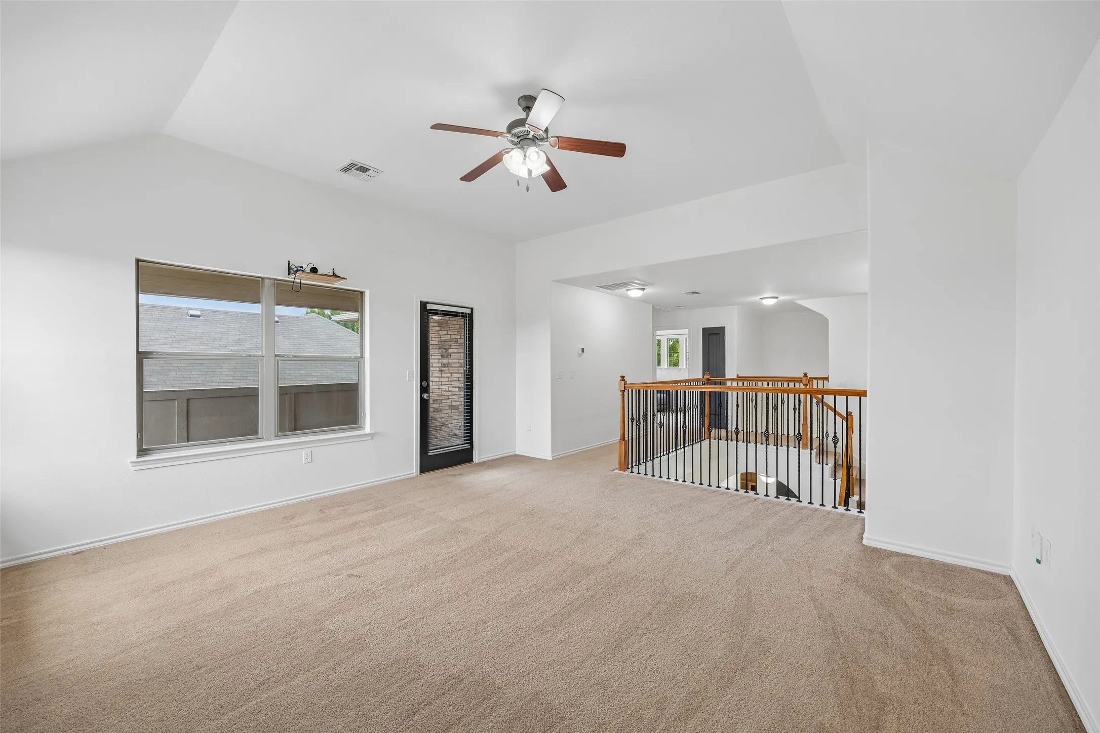 Single Family Residence For Sale in Denton County , 1121 Ponderosa Drive, Aubrey, Texas 76227, 3 Bedroom, 3 Bathroom, 2 Garage spaces, 2,326 Sqft, built in 2007, mls#21356696, Real Estate Agent in Aubrey, Homes For Sale in Denton county, Homes For Sale in Aubrey, Realtor in Aubrey Texas, Real Estate Brokerage Independent Realty Texas, Luminita Cordes Realtor