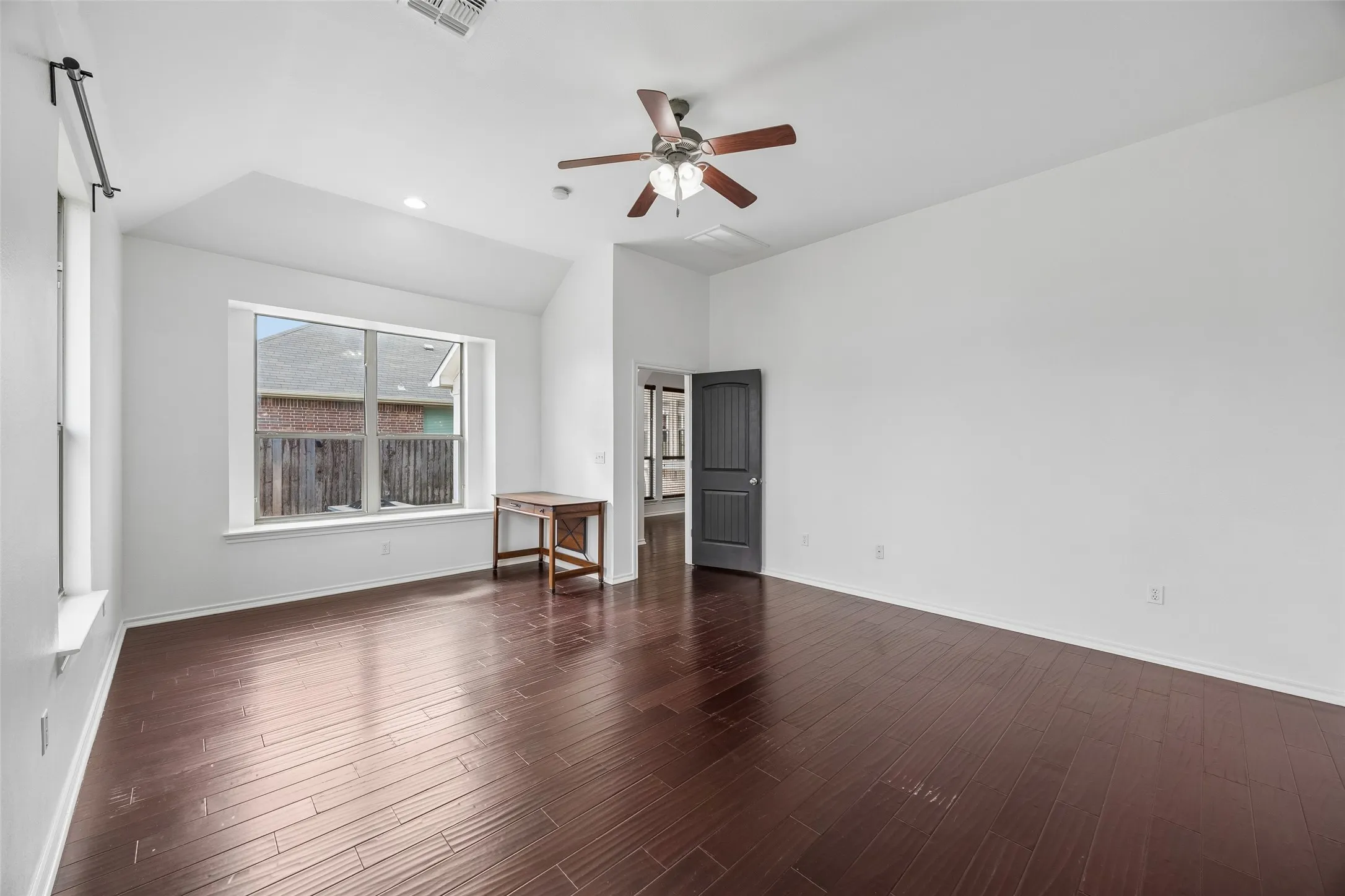 Single Family Residence For Sale in Denton County , 1121 Ponderosa Drive, Aubrey, Texas 76227, 3 Bedroom, 3 Bathroom, 2 Garage spaces, 2,326 Sqft, built in 2007, mls#21356696, Real Estate Agent in Aubrey, Homes For Sale in Denton county, Homes For Sale in Aubrey, Realtor in Aubrey Texas, Real Estate Brokerage Independent Realty Texas, Luminita Cordes Realtor