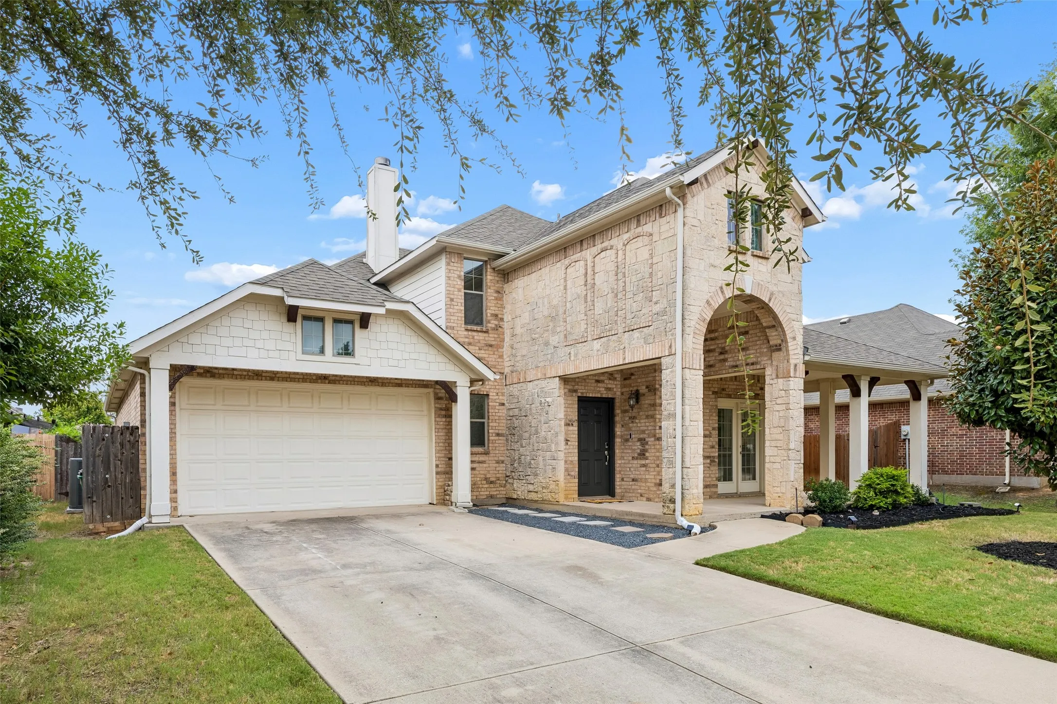 Single Family Residence For Sale in Denton County , 1121 Ponderosa Drive, Aubrey, Texas 76227, 3 Bedroom, 3 Bathroom, 2 Garage spaces, 2,326 Sqft, built in 2007, mls#21356696, Real Estate Agent in Aubrey, Homes For Sale in Denton county, Homes For Sale in Aubrey, Realtor in Aubrey Texas, Real Estate Brokerage Independent Realty Texas, Luminita Cordes Realtor