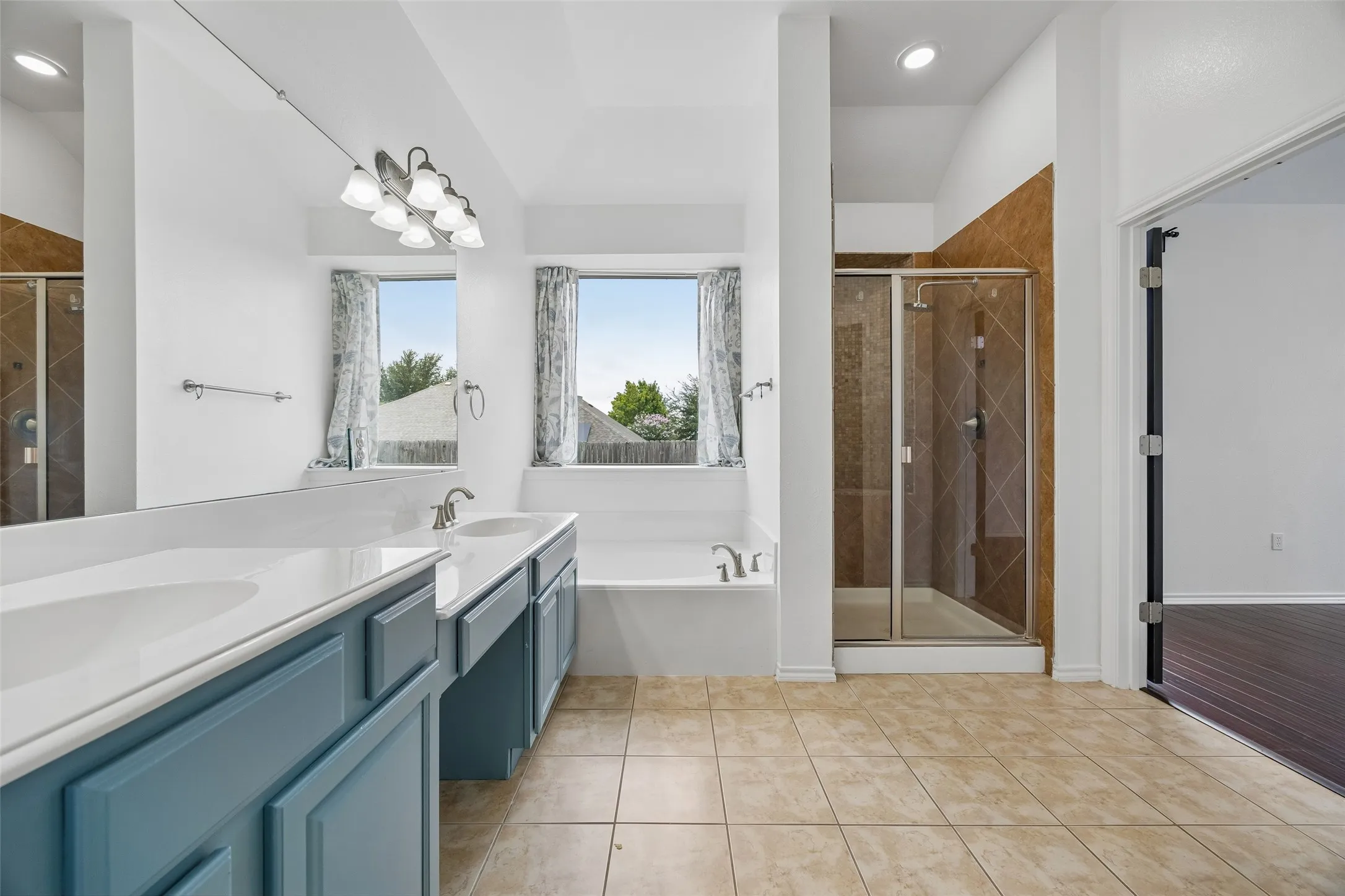 Single Family Residence For Sale in Denton County , 1121 Ponderosa Drive, Aubrey, Texas 76227, 3 Bedroom, 3 Bathroom, 2 Garage spaces, 2,326 Sqft, built in 2007, mls#21356696, Real Estate Agent in Aubrey, Homes For Sale in Denton county, Homes For Sale in Aubrey, Realtor in Aubrey Texas, Real Estate Brokerage Independent Realty Texas, Luminita Cordes Realtor