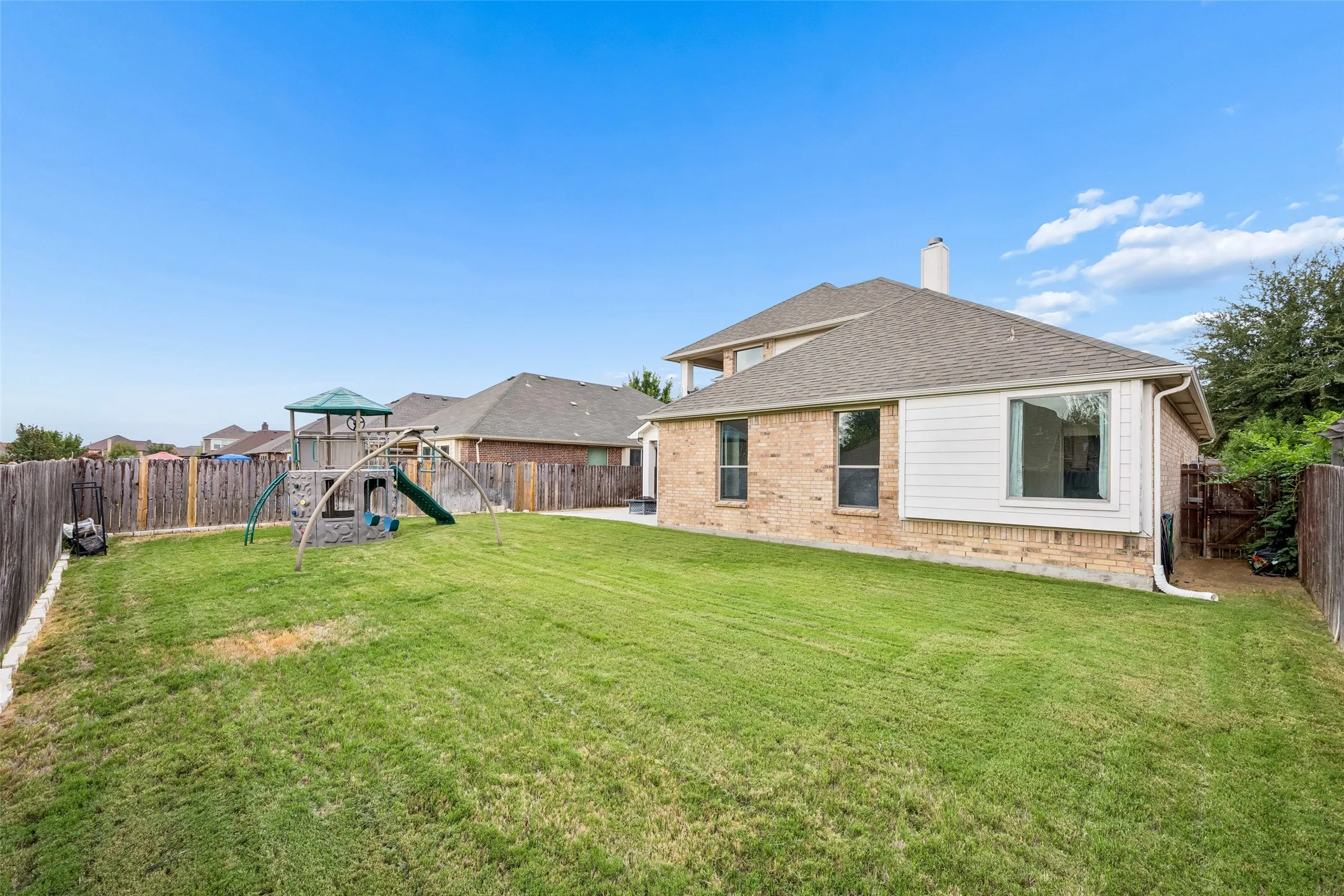 Single Family Residence For Sale in Denton County , 1121 Ponderosa Drive, Aubrey, Texas 76227, 3 Bedroom, 3 Bathroom, 2 Garage spaces, 2,326 Sqft, built in 2007, mls#21356696, Real Estate Agent in Aubrey, Homes For Sale in Denton county, Homes For Sale in Aubrey, Realtor in Aubrey Texas, Real Estate Brokerage Independent Realty Texas, Luminita Cordes Realtor