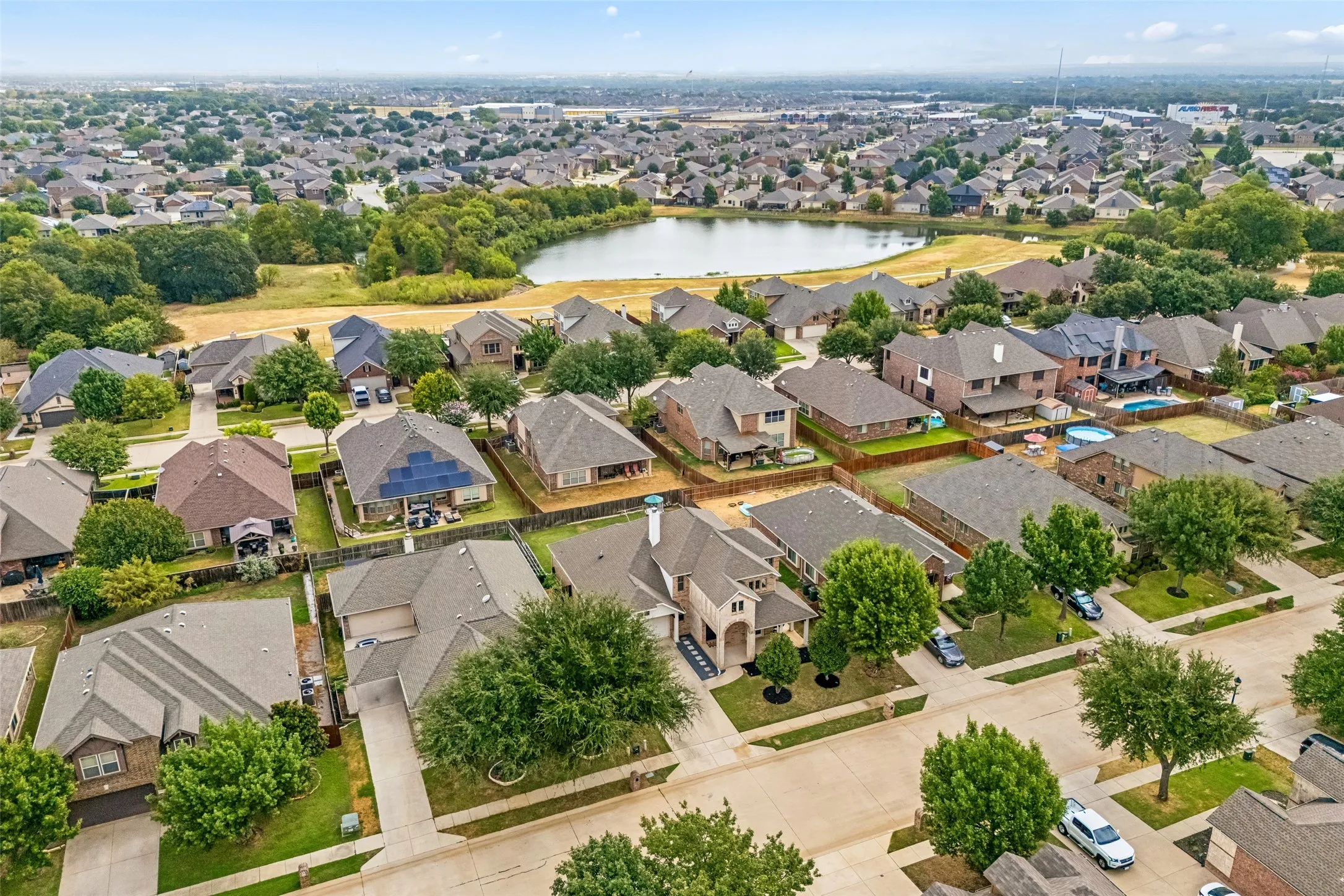 Single Family Residence For Sale in Denton County , 1121 Ponderosa Drive, Aubrey, Texas 76227, 3 Bedroom, 3 Bathroom, 2 Garage spaces, 2,326 Sqft, built in 2007, mls#21356696, Real Estate Agent in Aubrey, Homes For Sale in Denton county, Homes For Sale in Aubrey, Realtor in Aubrey Texas, Real Estate Brokerage Independent Realty Texas, Luminita Cordes Realtor