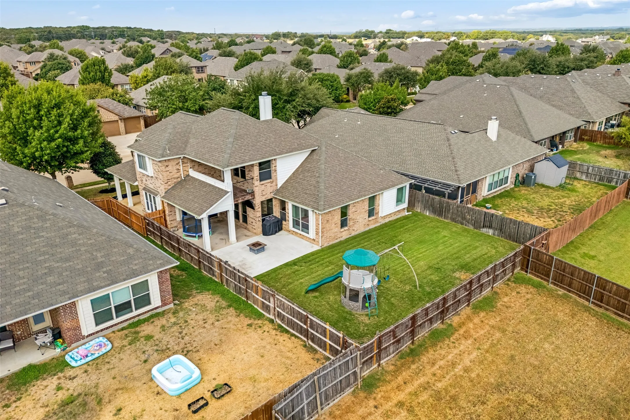 Single Family Residence For Sale in Denton County , 1121 Ponderosa Drive, Aubrey, Texas 76227, 3 Bedroom, 3 Bathroom, 2 Garage spaces, 2,326 Sqft, built in 2007, mls#21356696, Real Estate Agent in Aubrey, Homes For Sale in Denton county, Homes For Sale in Aubrey, Realtor in Aubrey Texas, Real Estate Brokerage Independent Realty Texas, Luminita Cordes Realtor
