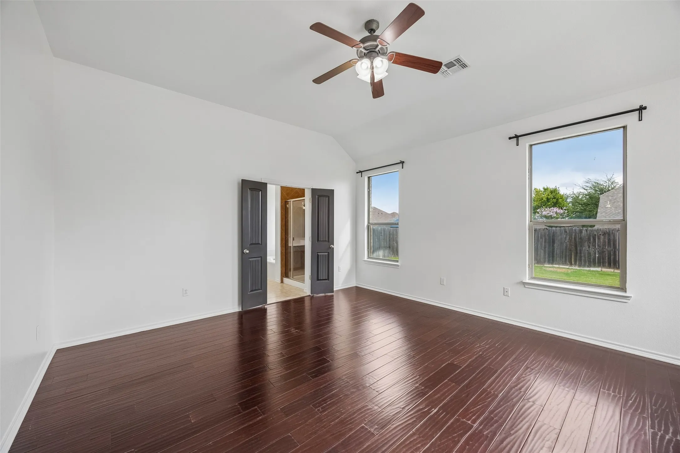 Single Family Residence For Sale in Denton County , 1121 Ponderosa Drive, Aubrey, Texas 76227, 3 Bedroom, 3 Bathroom, 2 Garage spaces, 2,326 Sqft, built in 2007, mls#21356696, Real Estate Agent in Aubrey, Homes For Sale in Denton county, Homes For Sale in Aubrey, Realtor in Aubrey Texas, Real Estate Brokerage Independent Realty Texas, Luminita Cordes Realtor