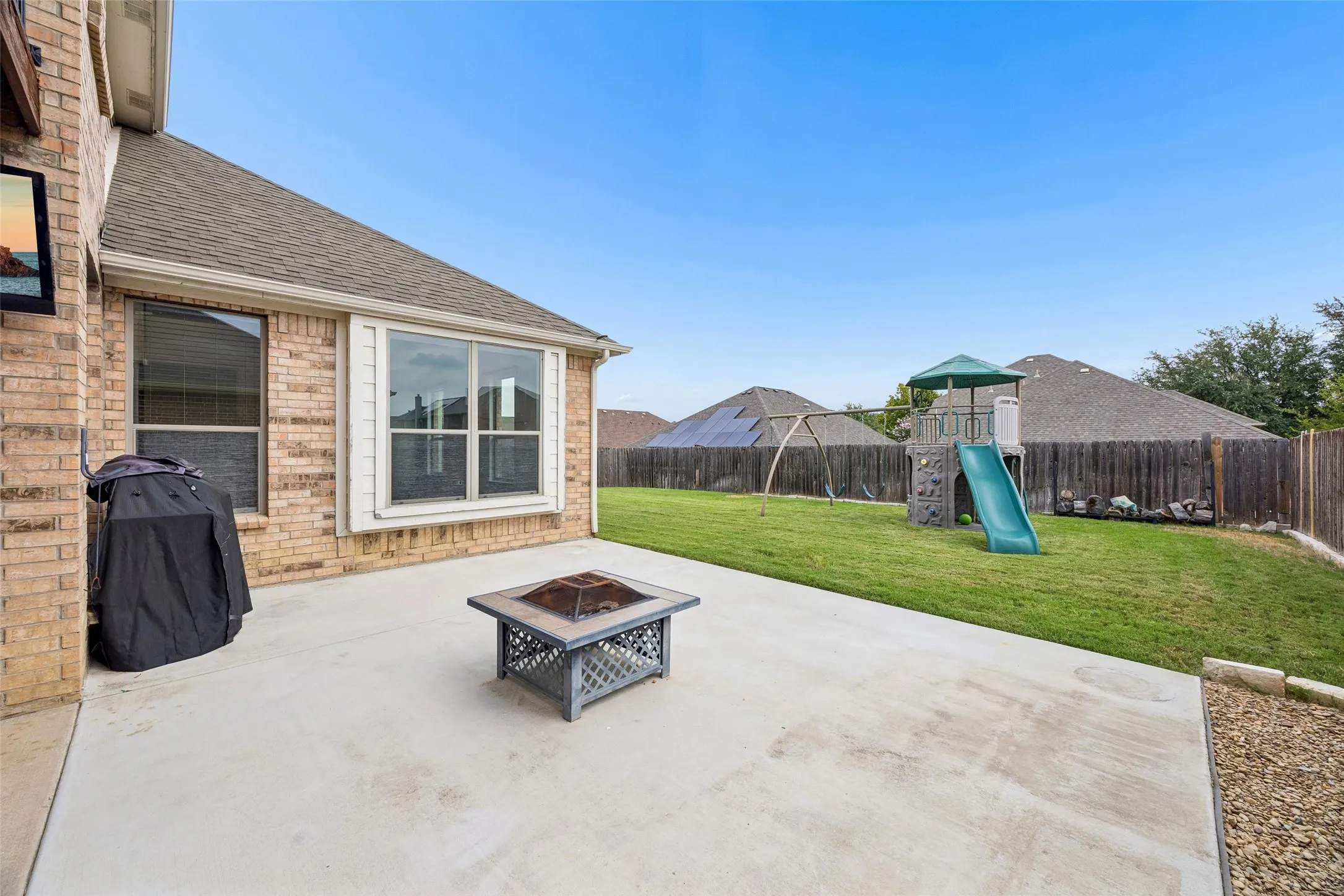 Single Family Residence For Sale in Denton County , 1121 Ponderosa Drive, Aubrey, Texas 76227, 3 Bedroom, 3 Bathroom, 2 Garage spaces, 2,326 Sqft, built in 2007, mls#21356696, Real Estate Agent in Aubrey, Homes For Sale in Denton county, Homes For Sale in Aubrey, Realtor in Aubrey Texas, Real Estate Brokerage Independent Realty Texas, Luminita Cordes Realtor