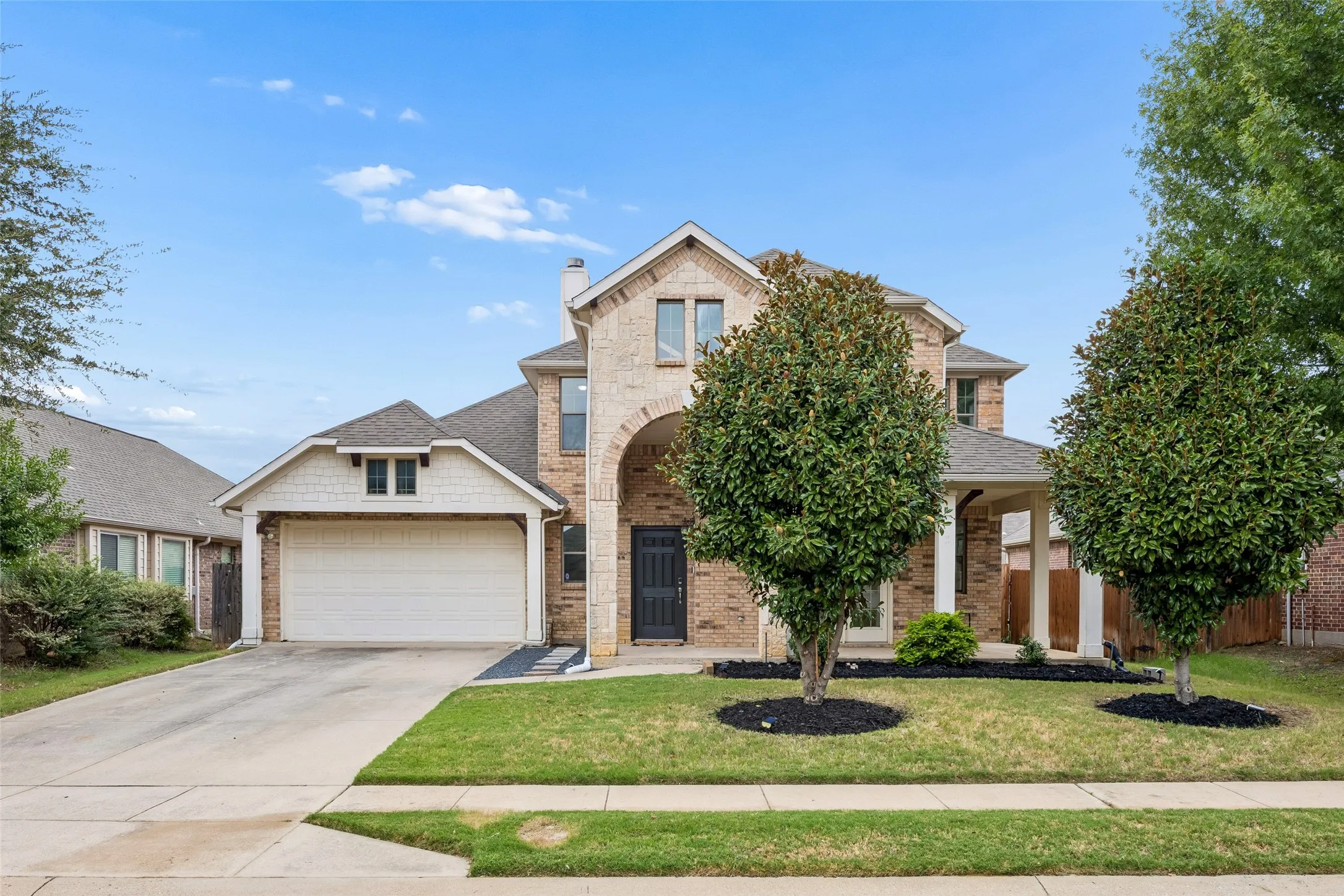 Single Family Residence For Sale in Denton County , 1121 Ponderosa Drive, Aubrey, Texas 76227, 3 Bedroom, 3 Bathroom, 2 Garage spaces, 2,326 Sqft, built in 2007, mls#21356696, Real Estate Agent in Aubrey, Homes For Sale in Denton county, Homes For Sale in Aubrey, Realtor in Aubrey Texas, Real Estate Brokerage Independent Realty Texas, Luminita Cordes Realtor