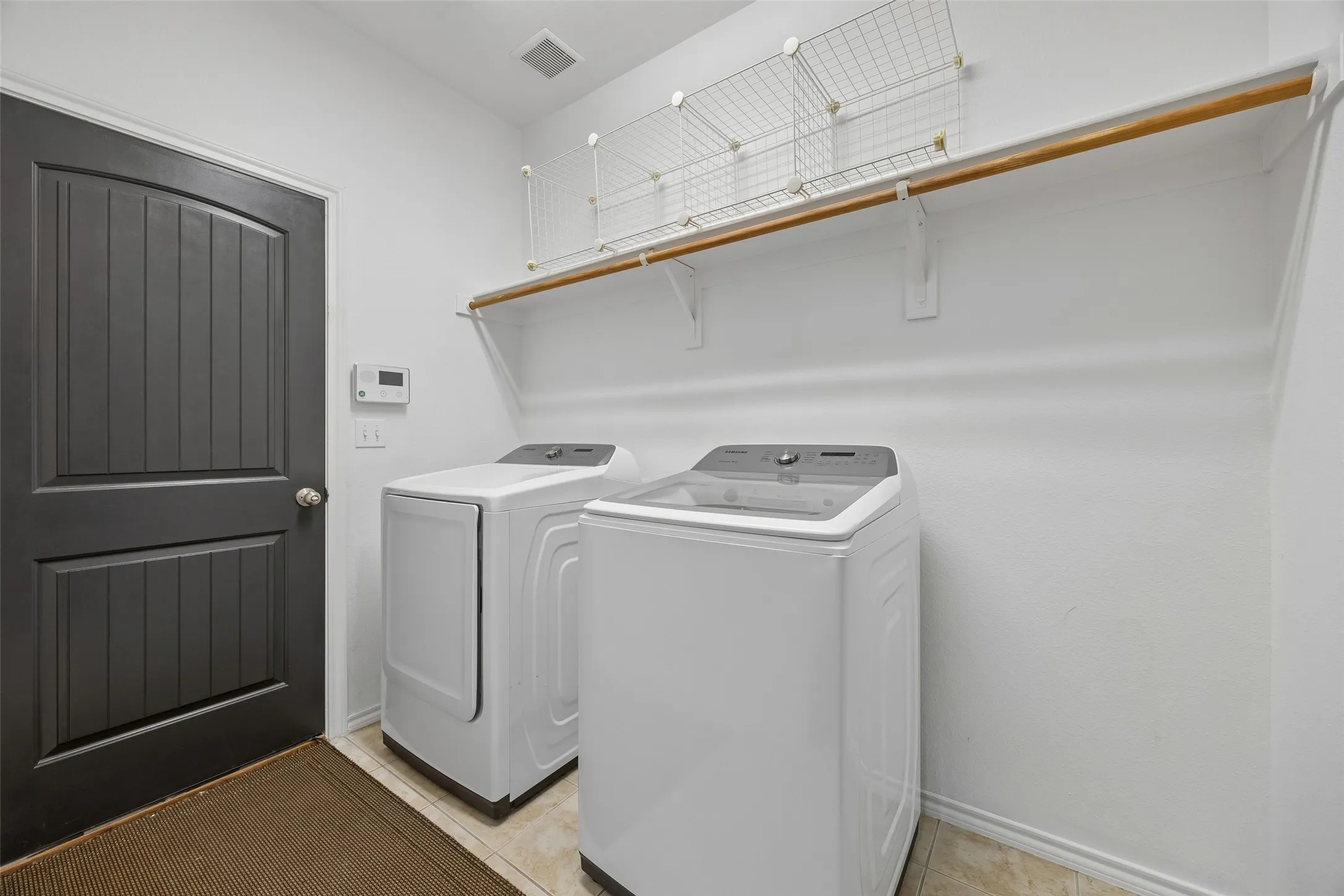 Single Family Residence For Sale in Denton County , 1121 Ponderosa Drive, Aubrey, Texas 76227, 3 Bedroom, 3 Bathroom, 2 Garage spaces, 2,326 Sqft, built in 2007, mls#21356696, Real Estate Agent in Aubrey, Homes For Sale in Denton county, Homes For Sale in Aubrey, Realtor in Aubrey Texas, Real Estate Brokerage Independent Realty Texas, Luminita Cordes Realtor