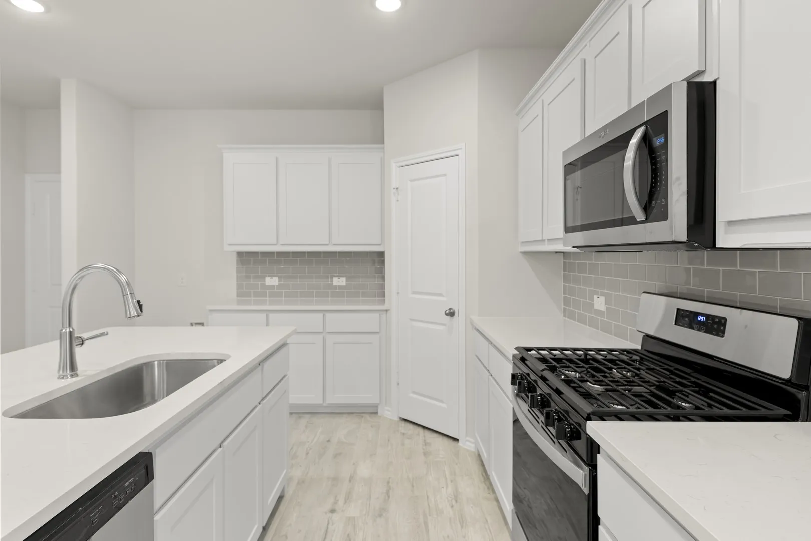 10. 2509 Heeler - Kitchen (3)