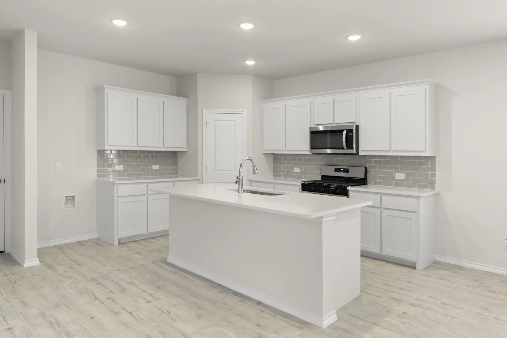 09. 2509 Heeler - Kitchen (2)