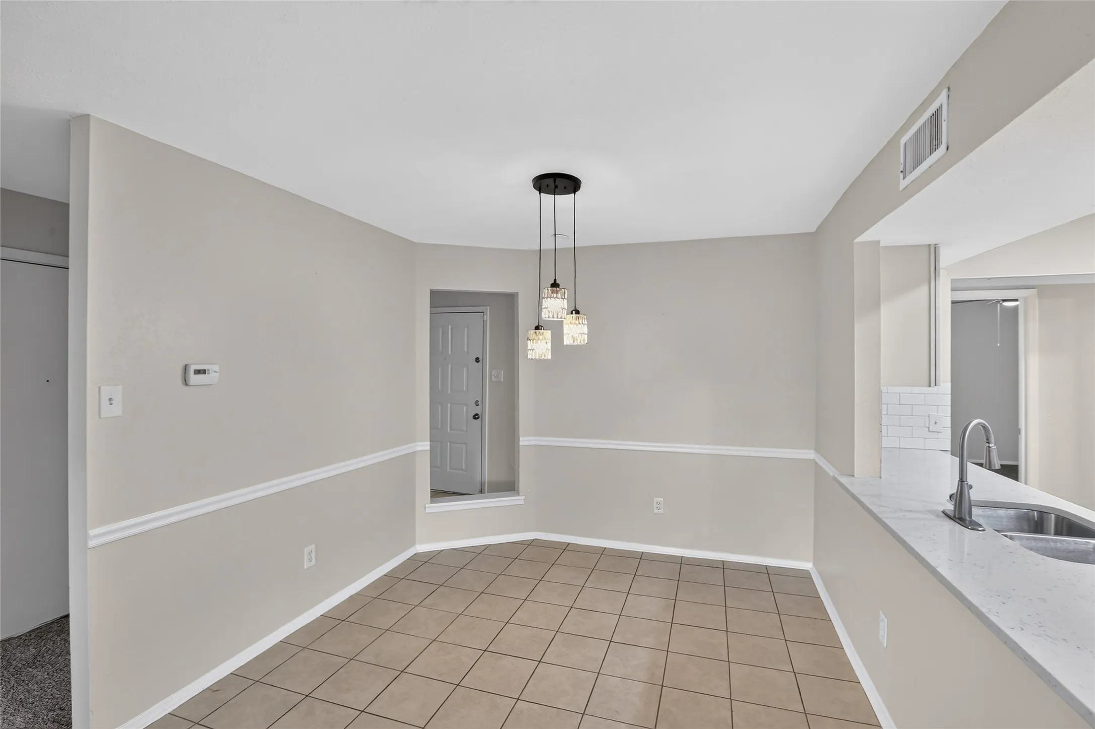 Single Family Residence For Rent in Tarrant County , 5518 Sarasota Drive, Arlington, Texas 76017, 3 Bedroom, 2 Bathroom, 2 Garage spaces, 1,180 Sqft, built in 1978, mls#21377193, Real Estate Agent in Arlington, Homes For Rent in Tarrant county, Homes For Rent in Arlington, Realtor in Arlington Texas, Real Estate Brokerage Independent Realty Texas, Luminita Cordes Realtor